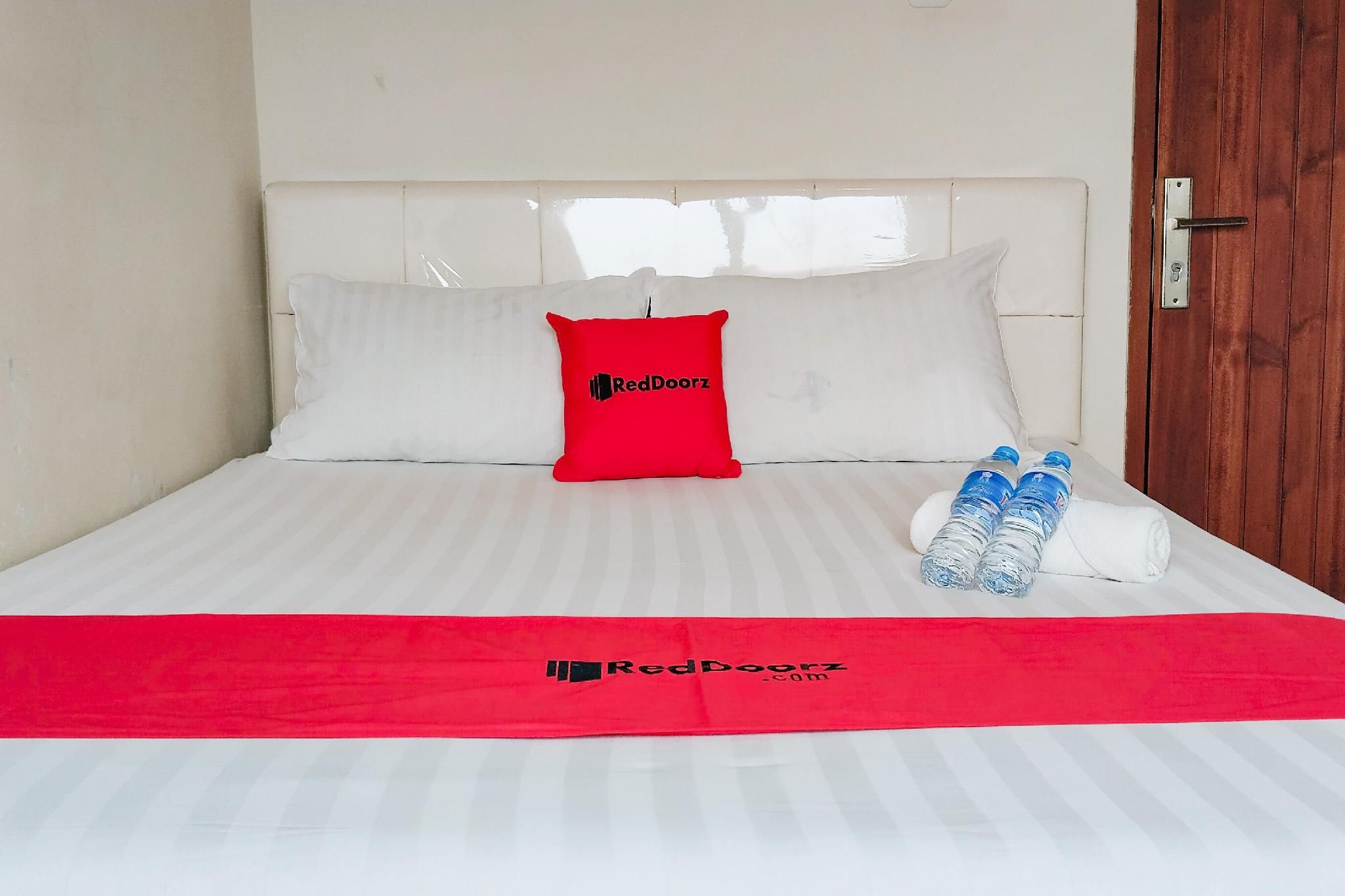 RedDoorz Room
