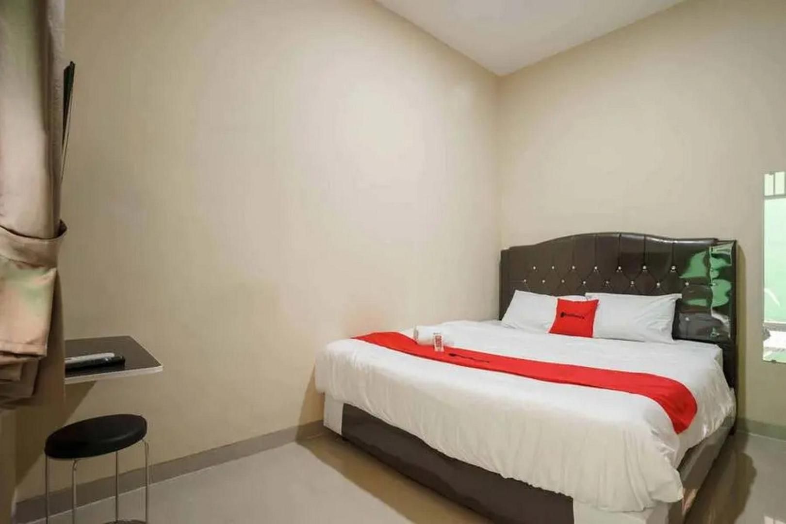 RedDoorz Room