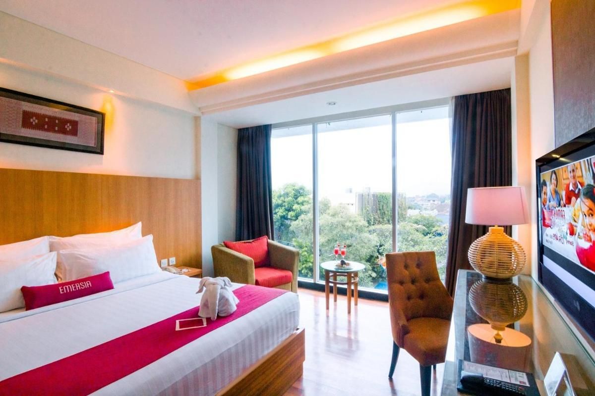 Deluxe - 1 King Bed