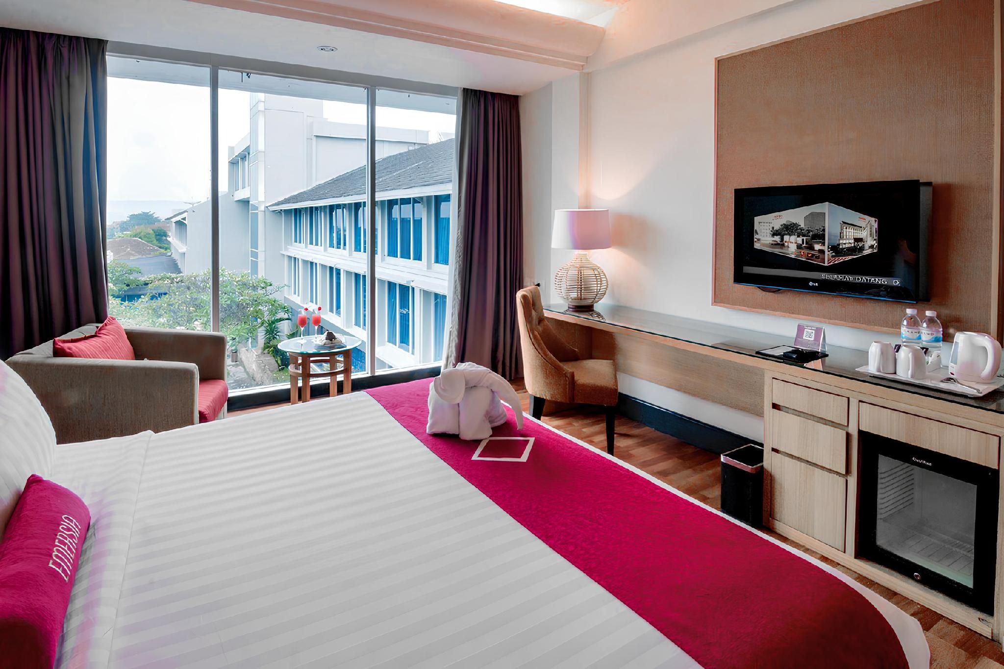 Deluxe - 1 King Bed