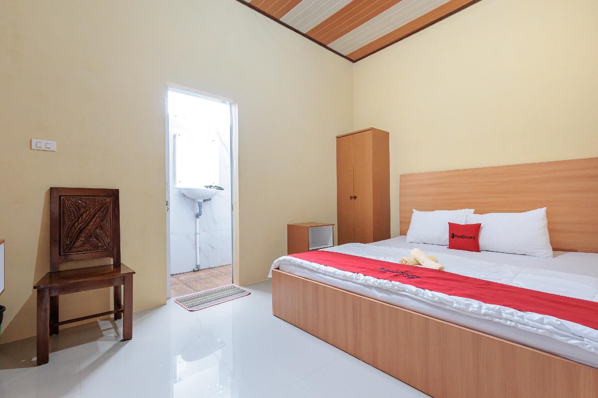 RedDoorz Room