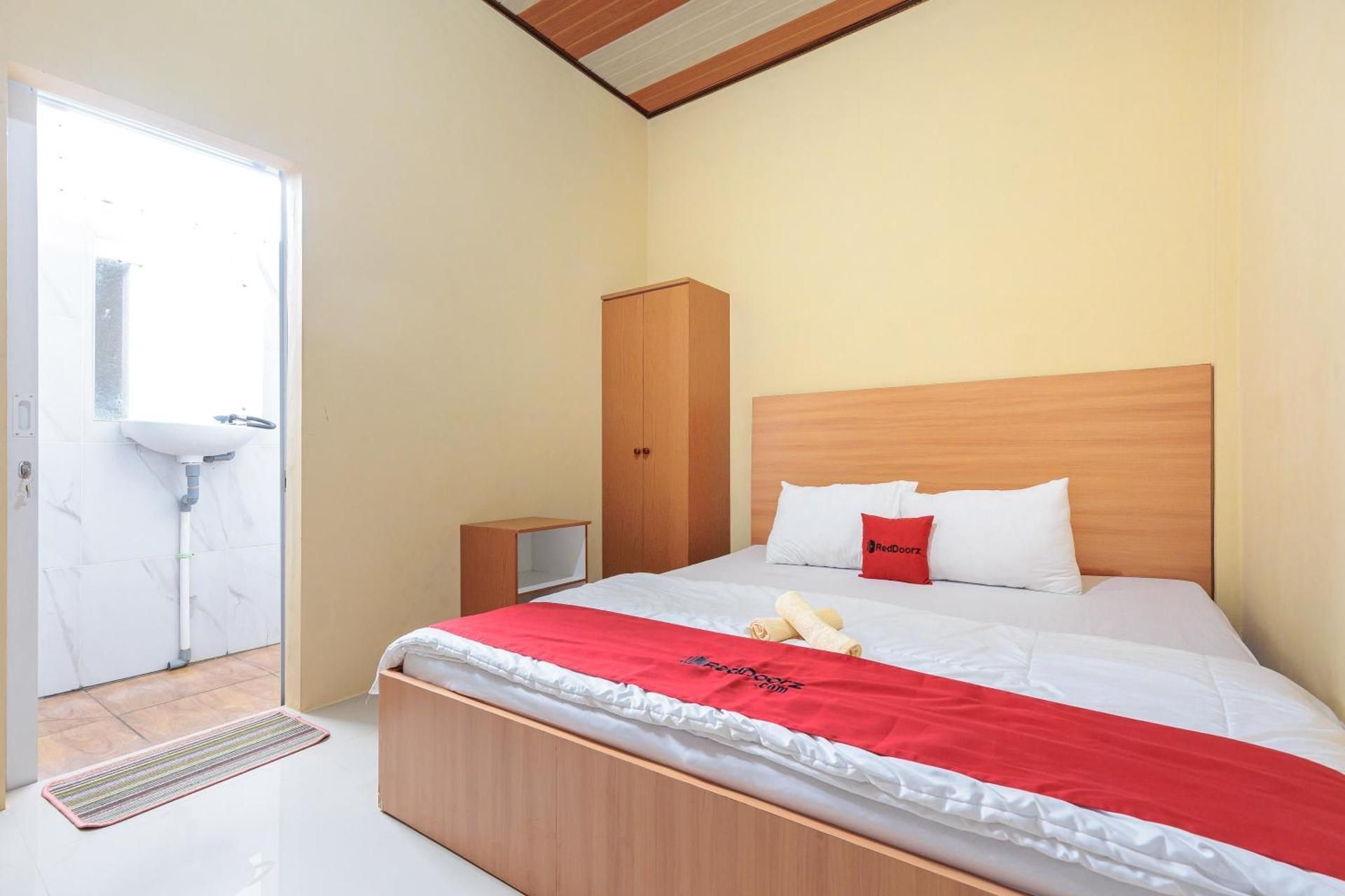 RedDoorz Room