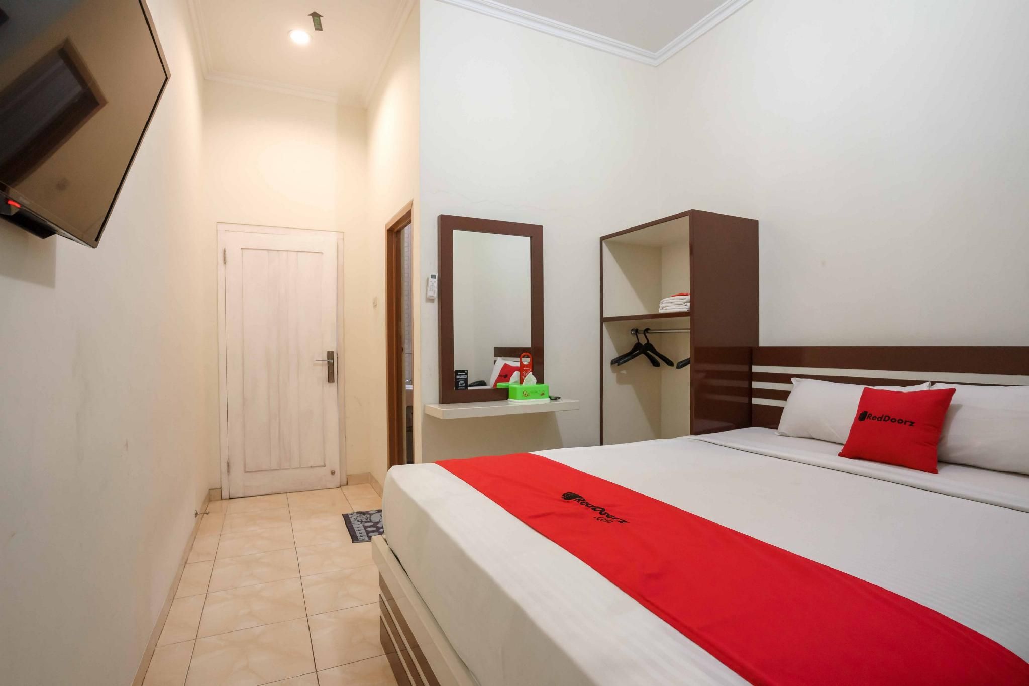 RedDoorz Room
