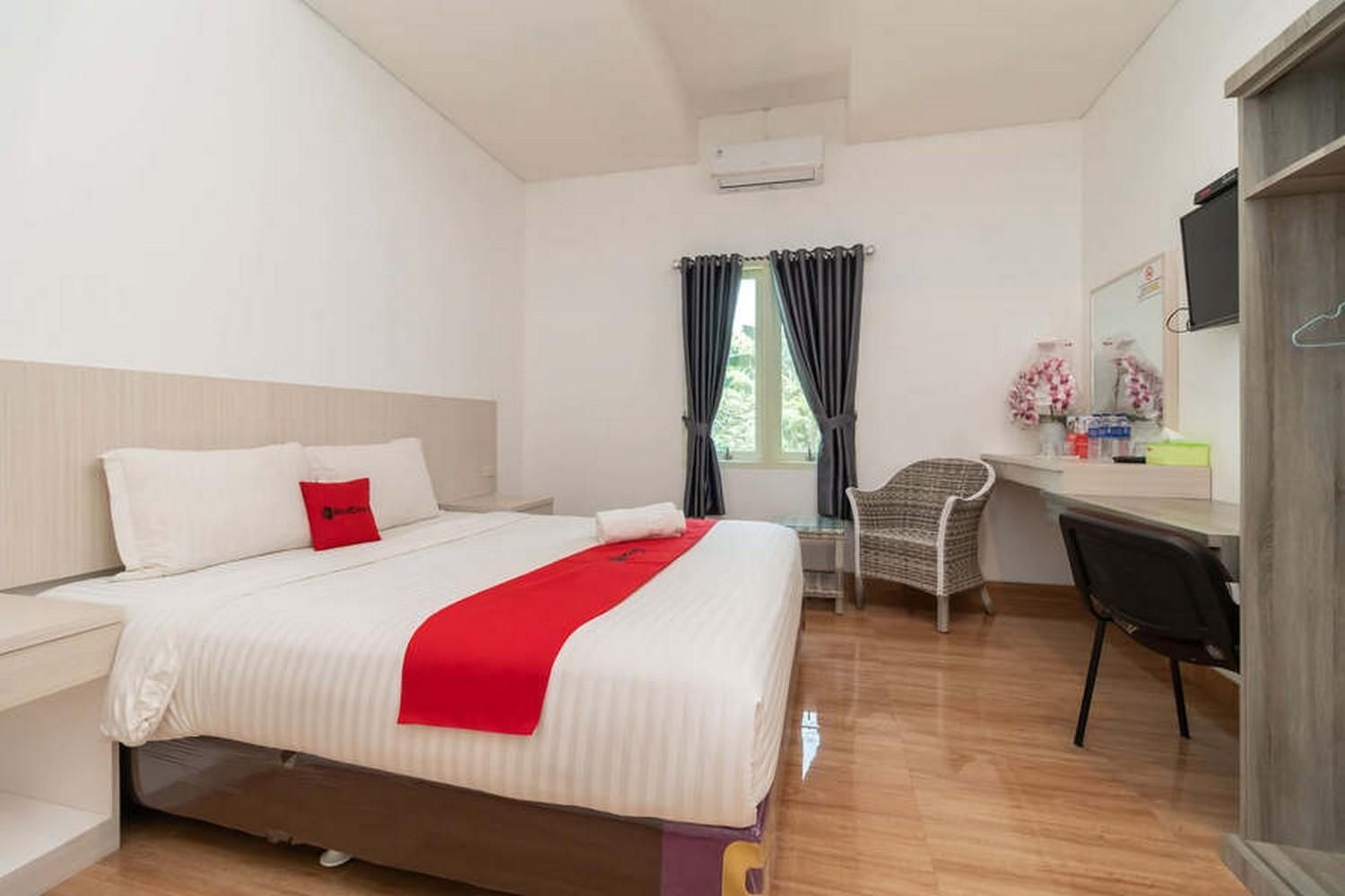 RedDoorz Deluxe Room