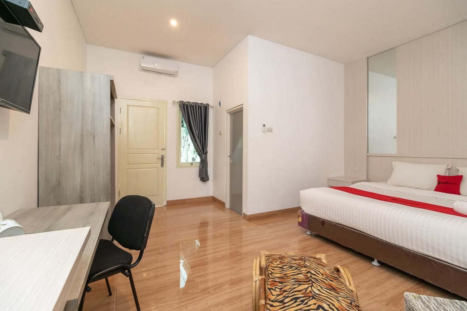 RedDoorz Room