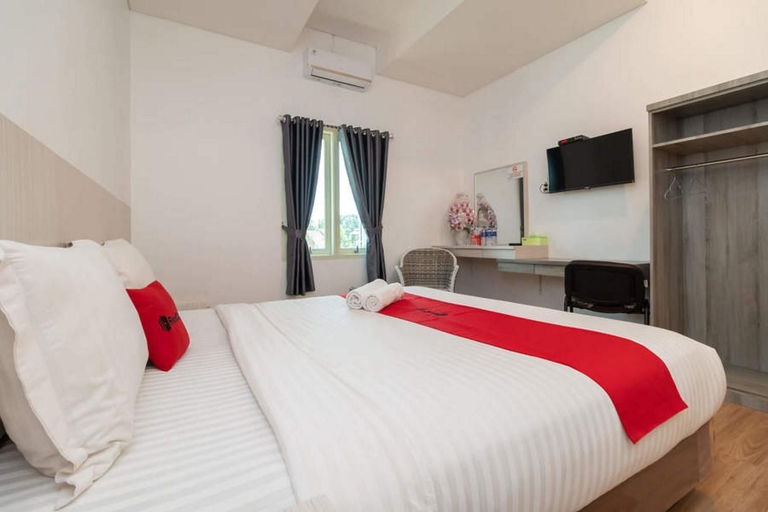 RedDoorz Deluxe Room