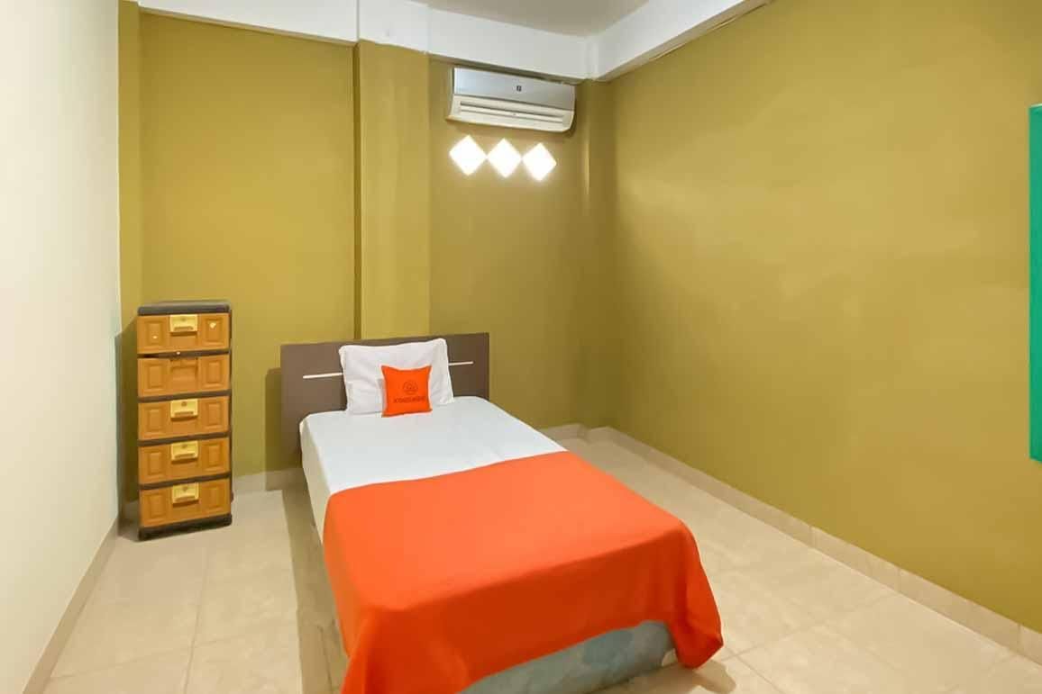 Single Room Shared Bathroom