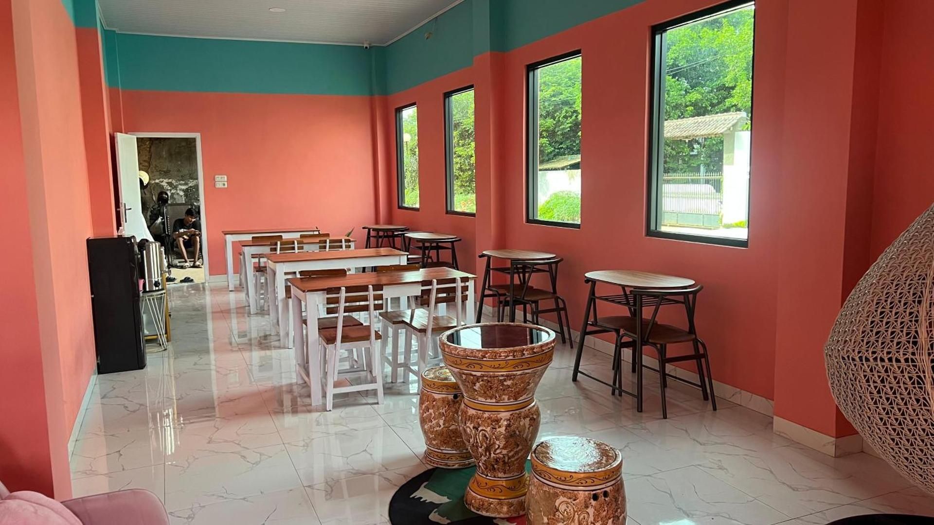 shared lounge/tv area