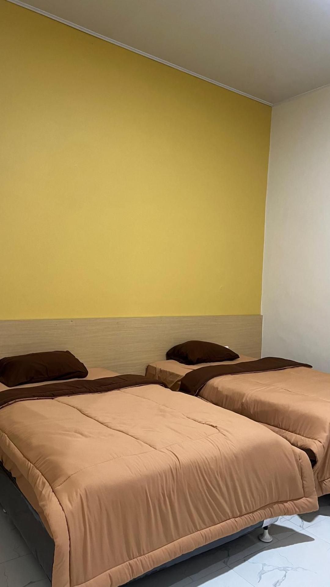 Slara hostel syariah Standard Double Room with Two Double Beds 2