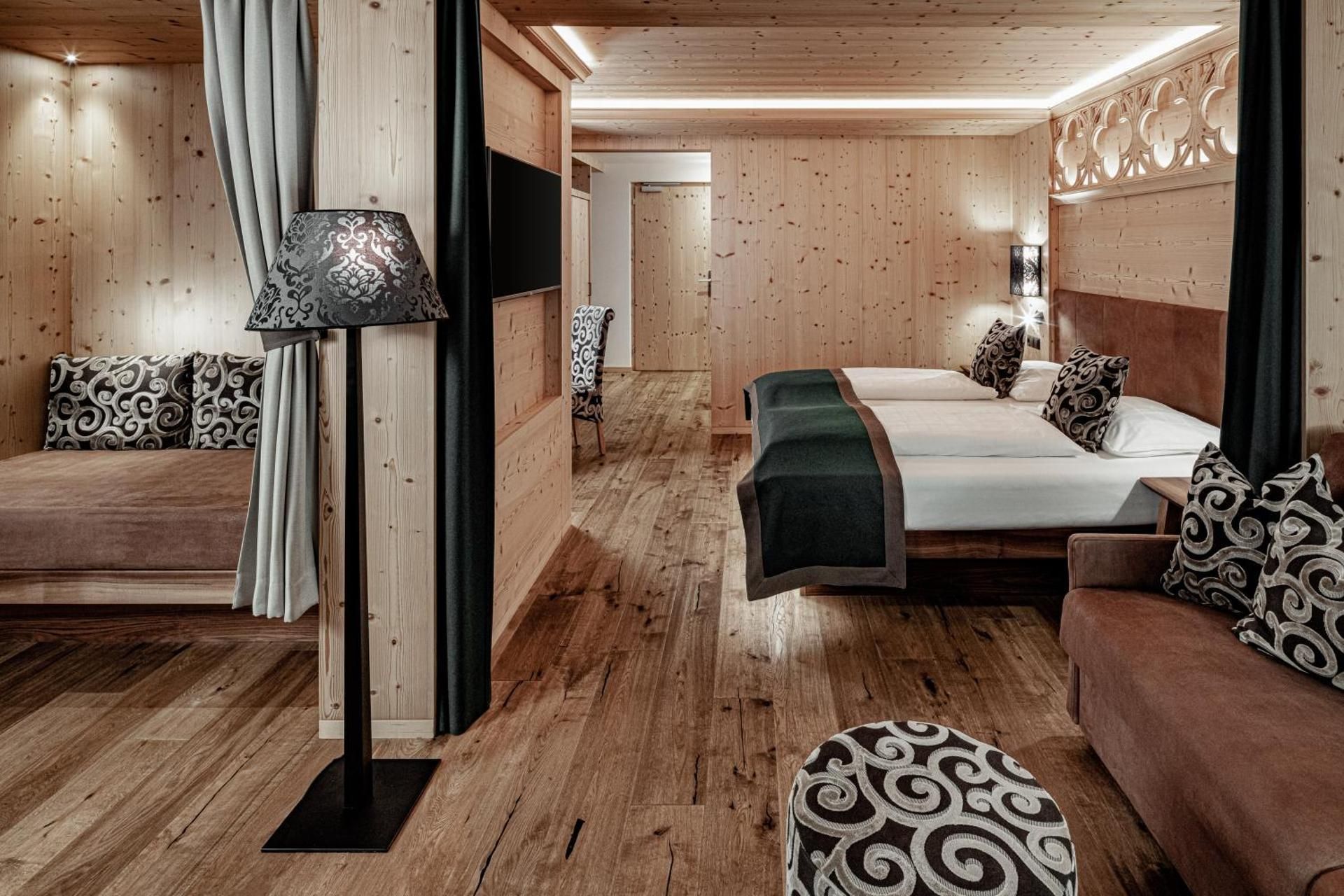 Deluxe Suite with Mountain View