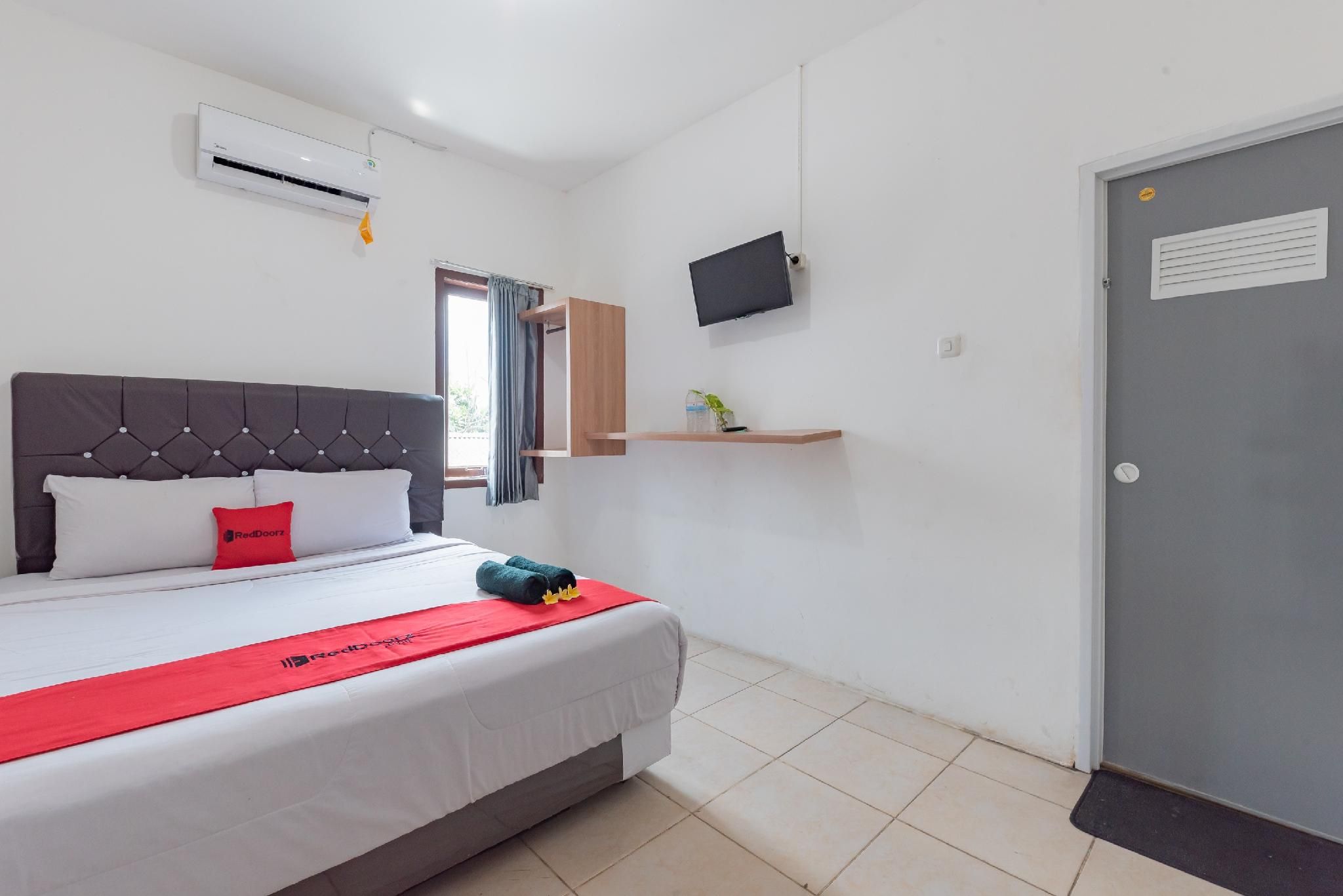 RedDoorz Room