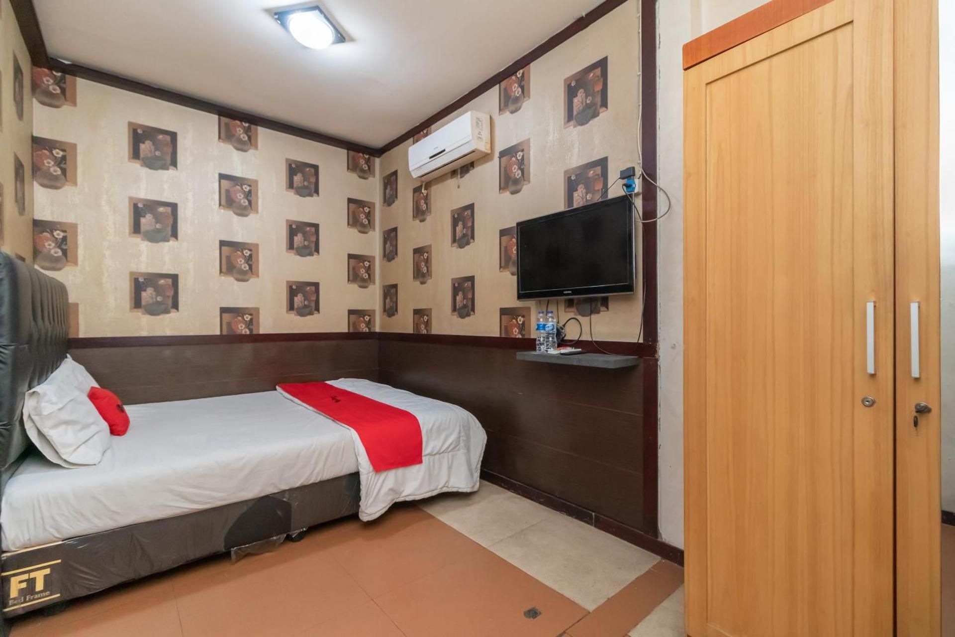 RedDoorz Room