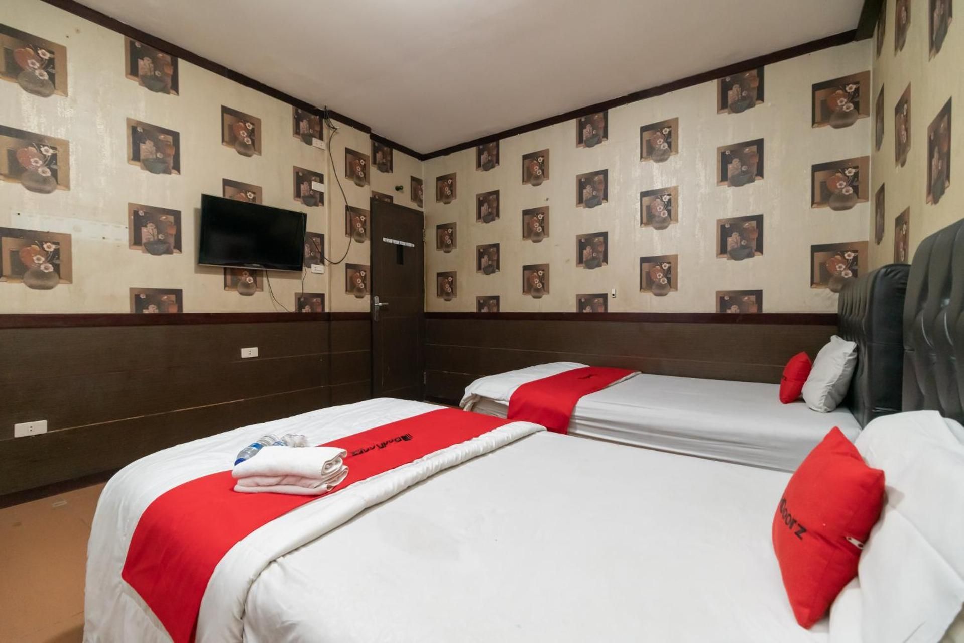RedDoorz Family Room