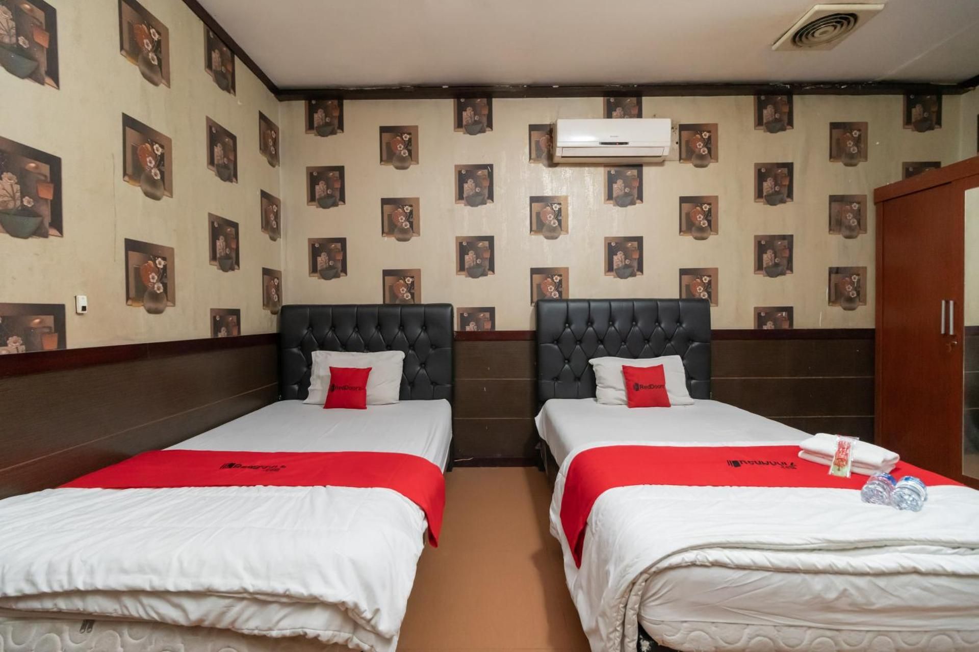 RedDoorz Family Room