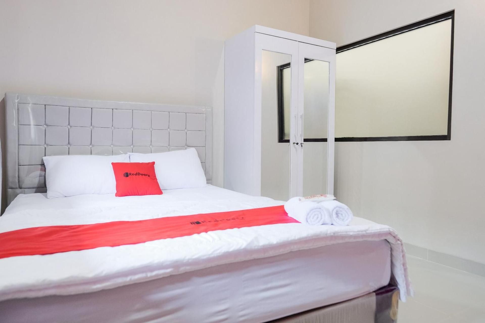 RedDoorz Room