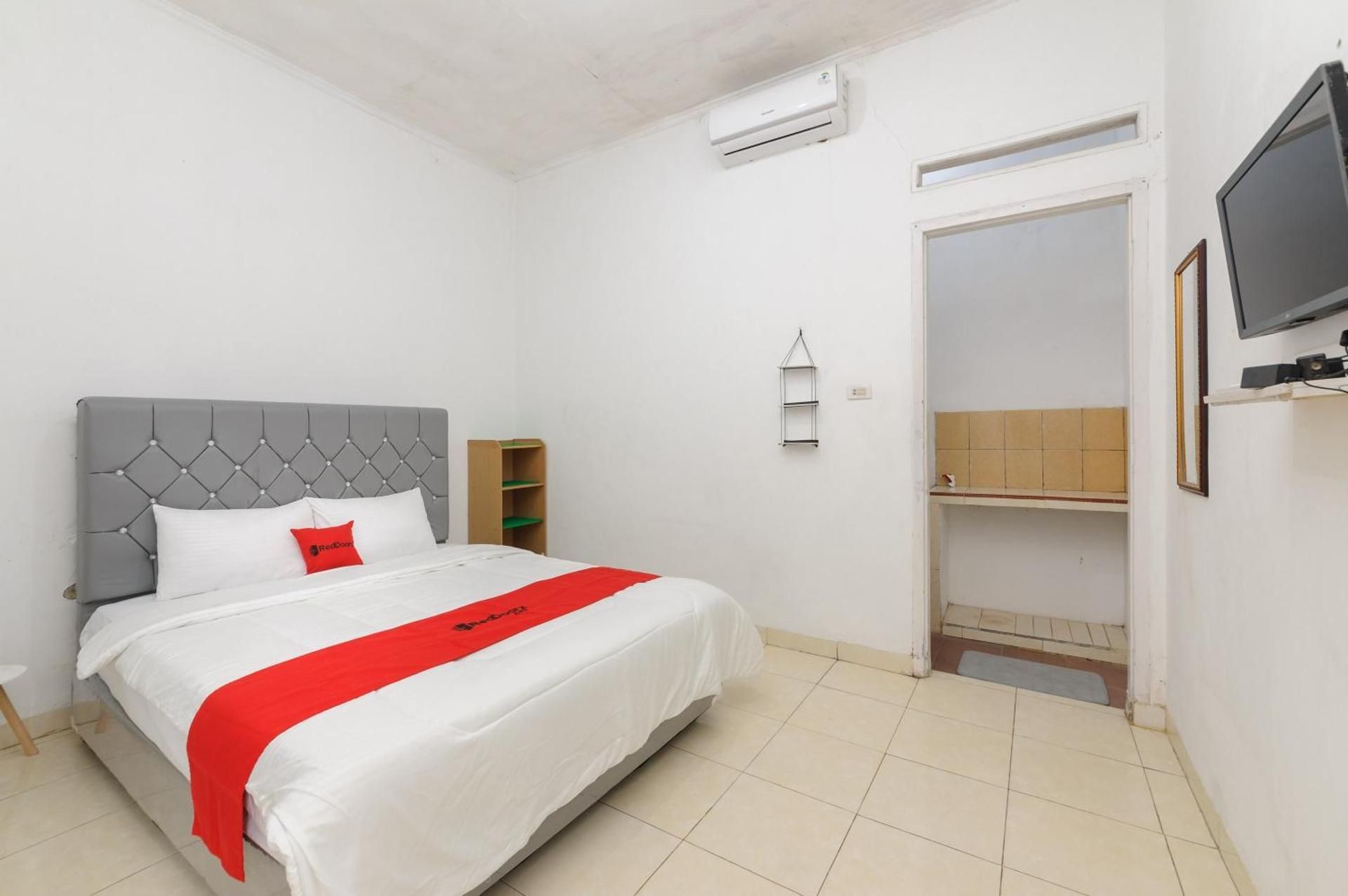 RedDoorz Room