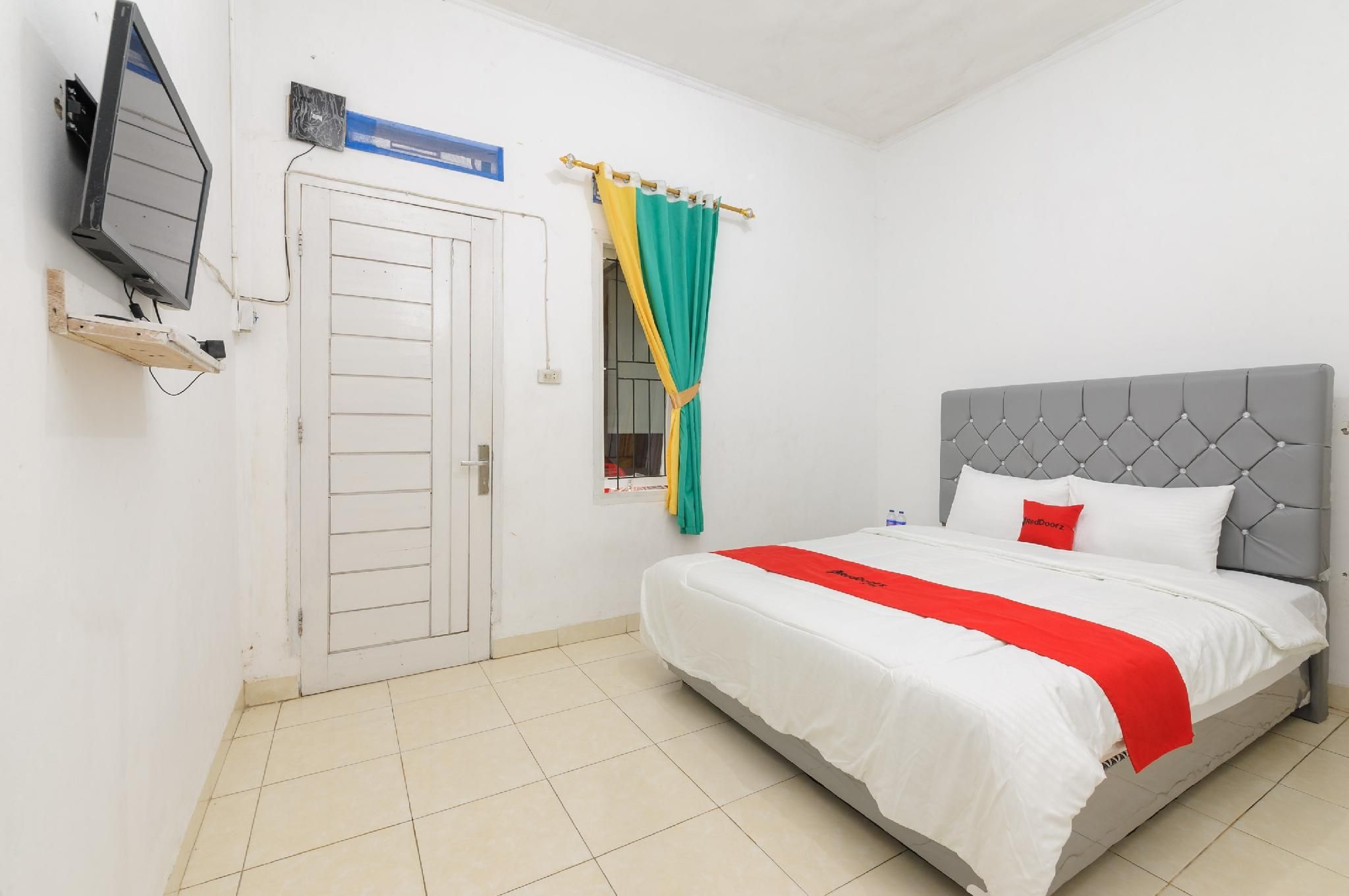 RedDoorz Room