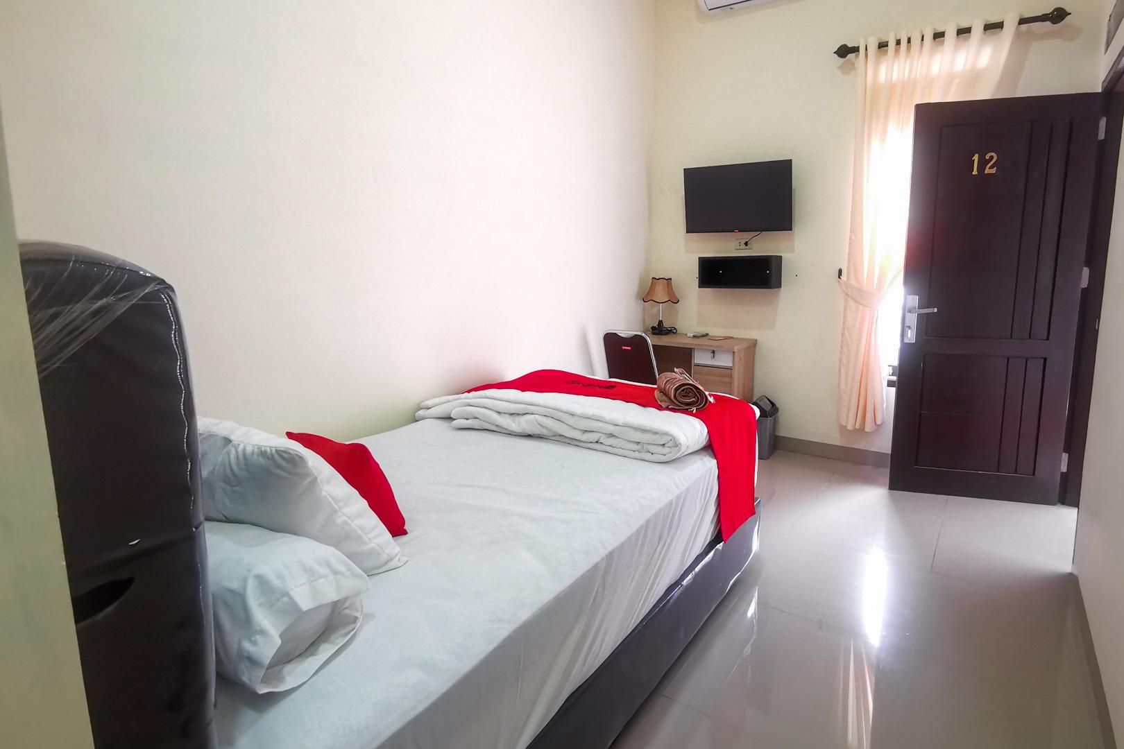 RedDoorz Single Room