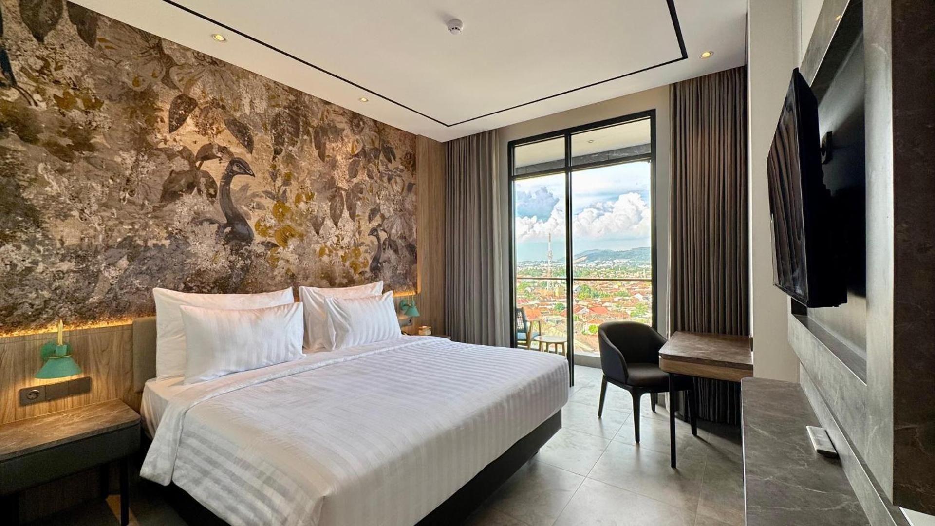 Deluxe King Room with Balcony