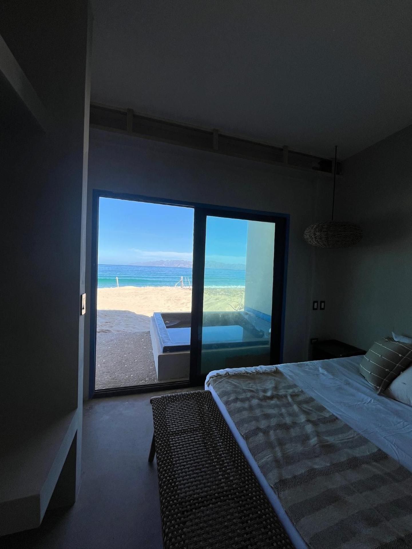 Deluxe One-Bedroom Apartment with Ocean View