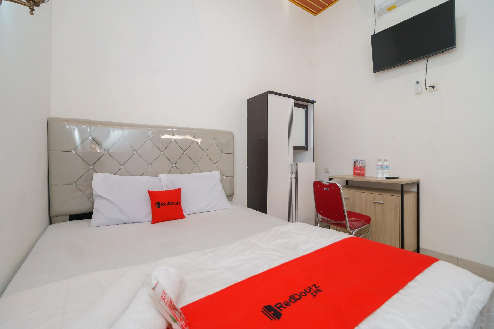 RedDoorz Room