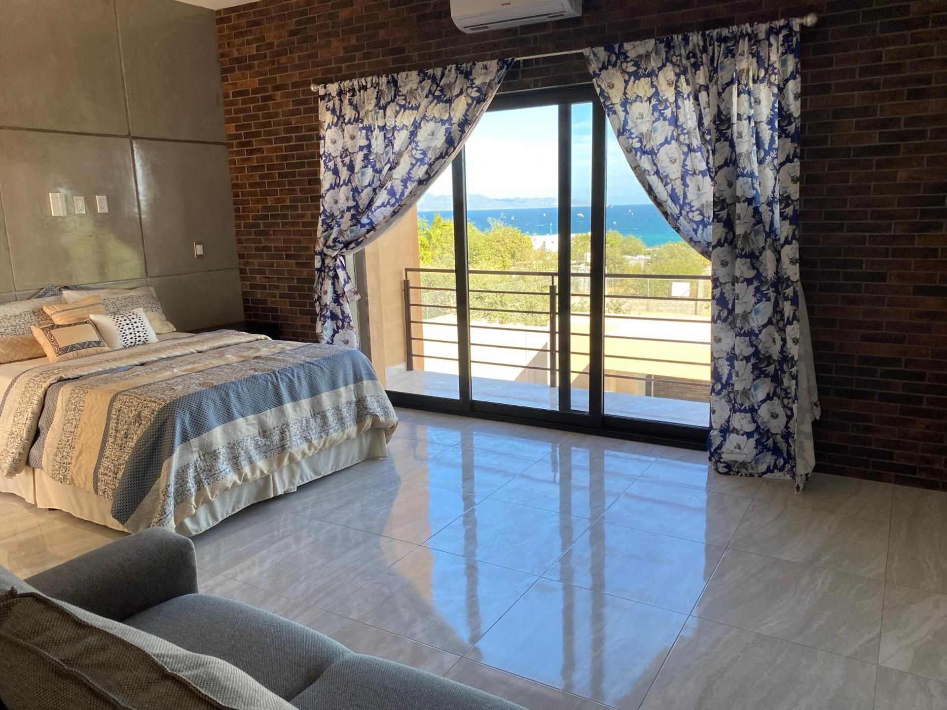 Family Room with Sea View