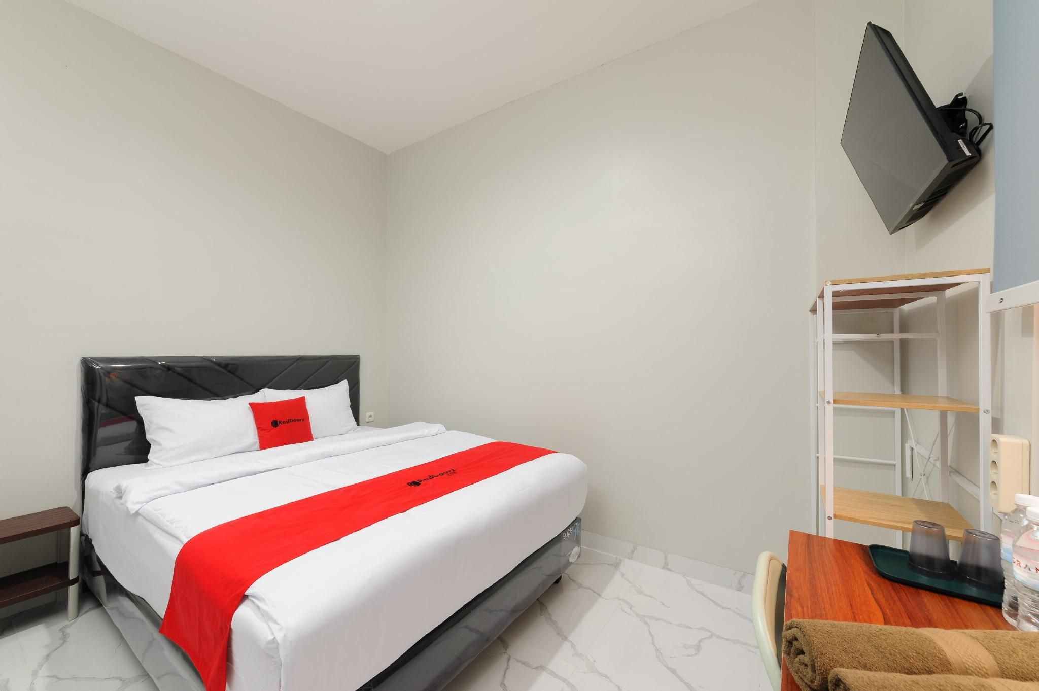 RedDoorz Room