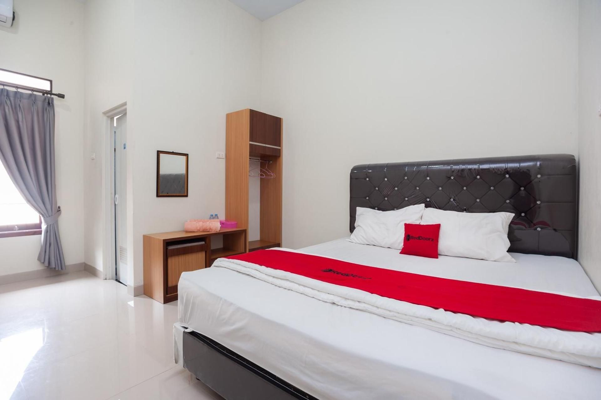 RedDoorz Room