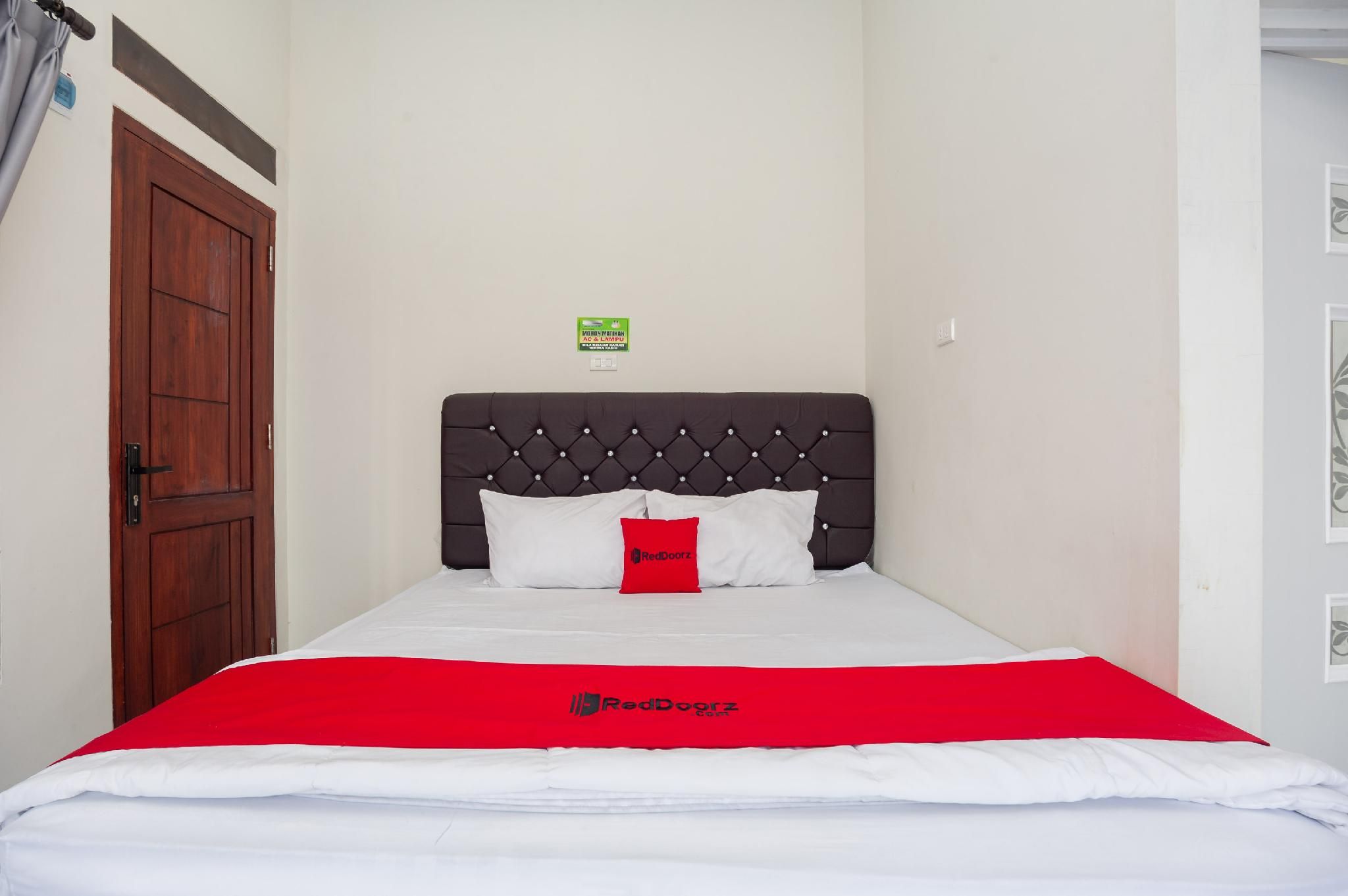 RedDoorz Room