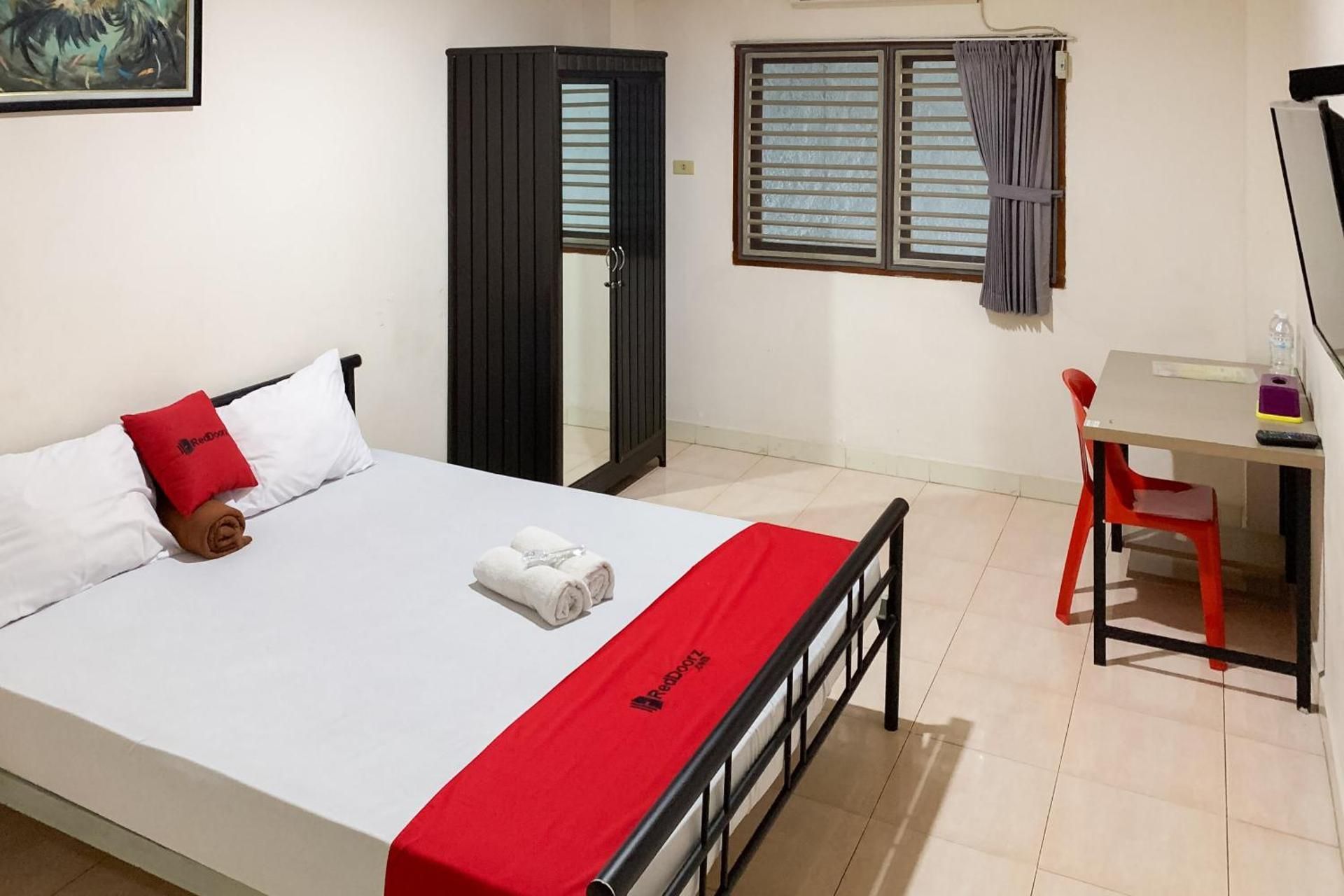 RedDoorz Room