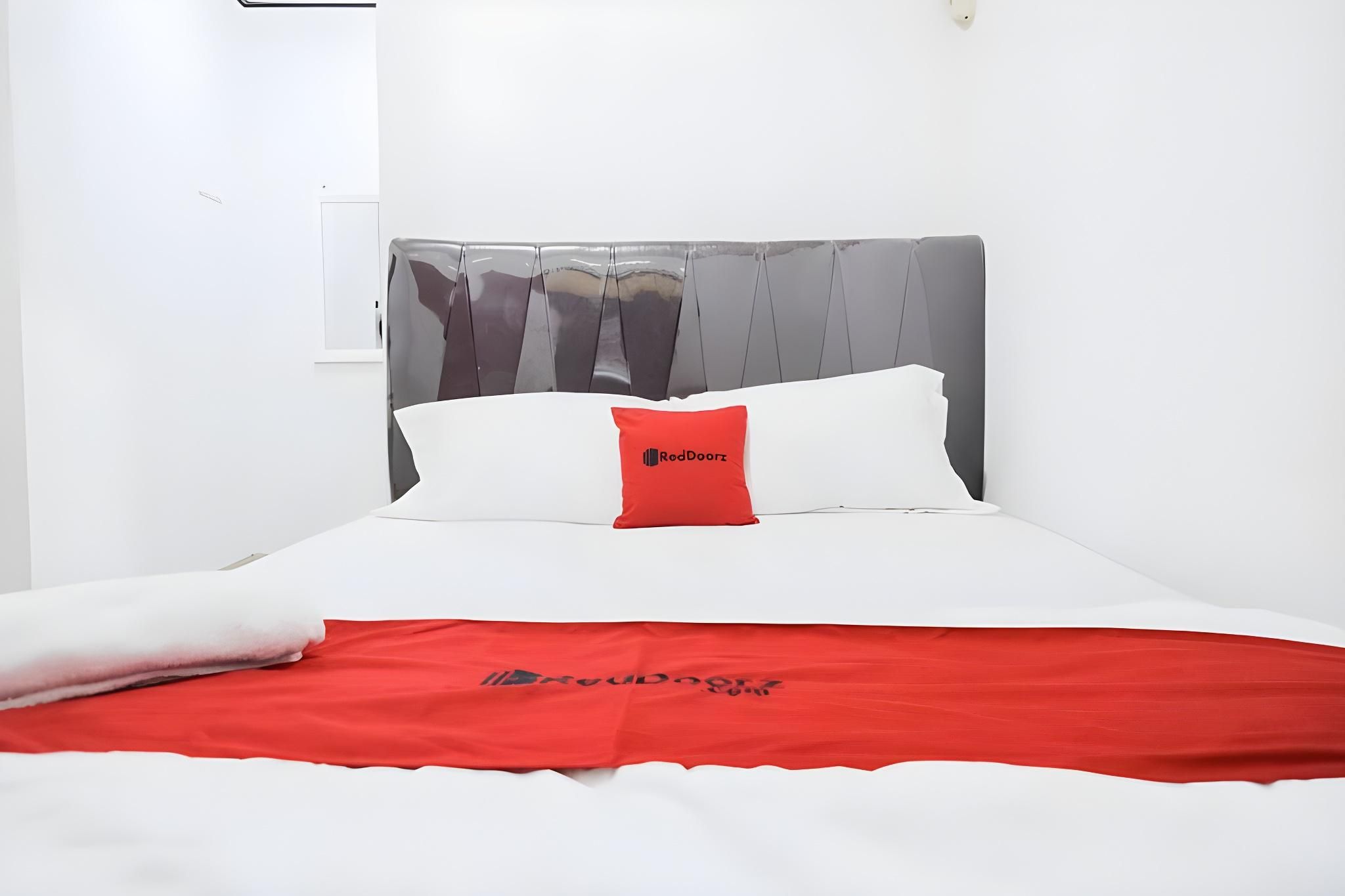 RedDoorz Room