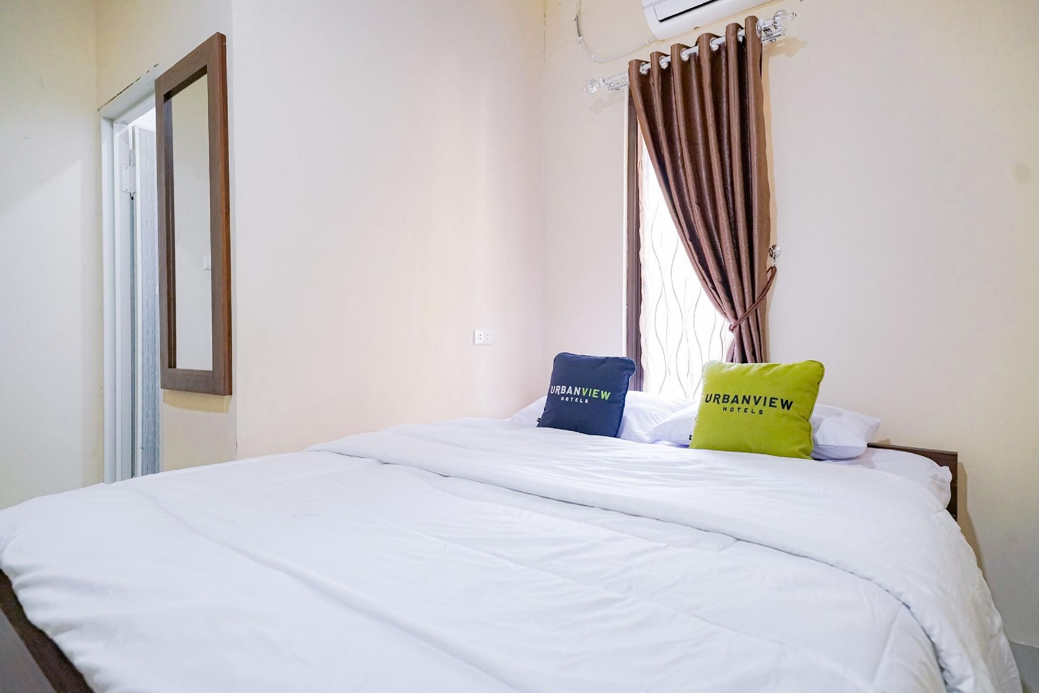 Urbanview Hotel St Faustina Lampung by RedDoorz Standard Room 2