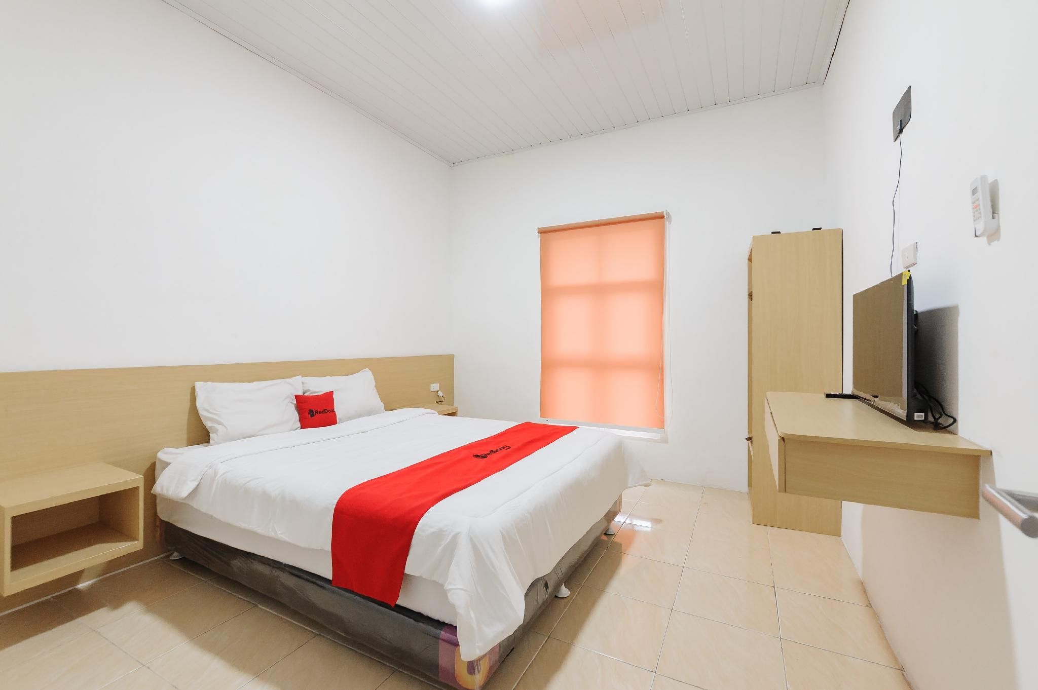 RedDoorz Room
