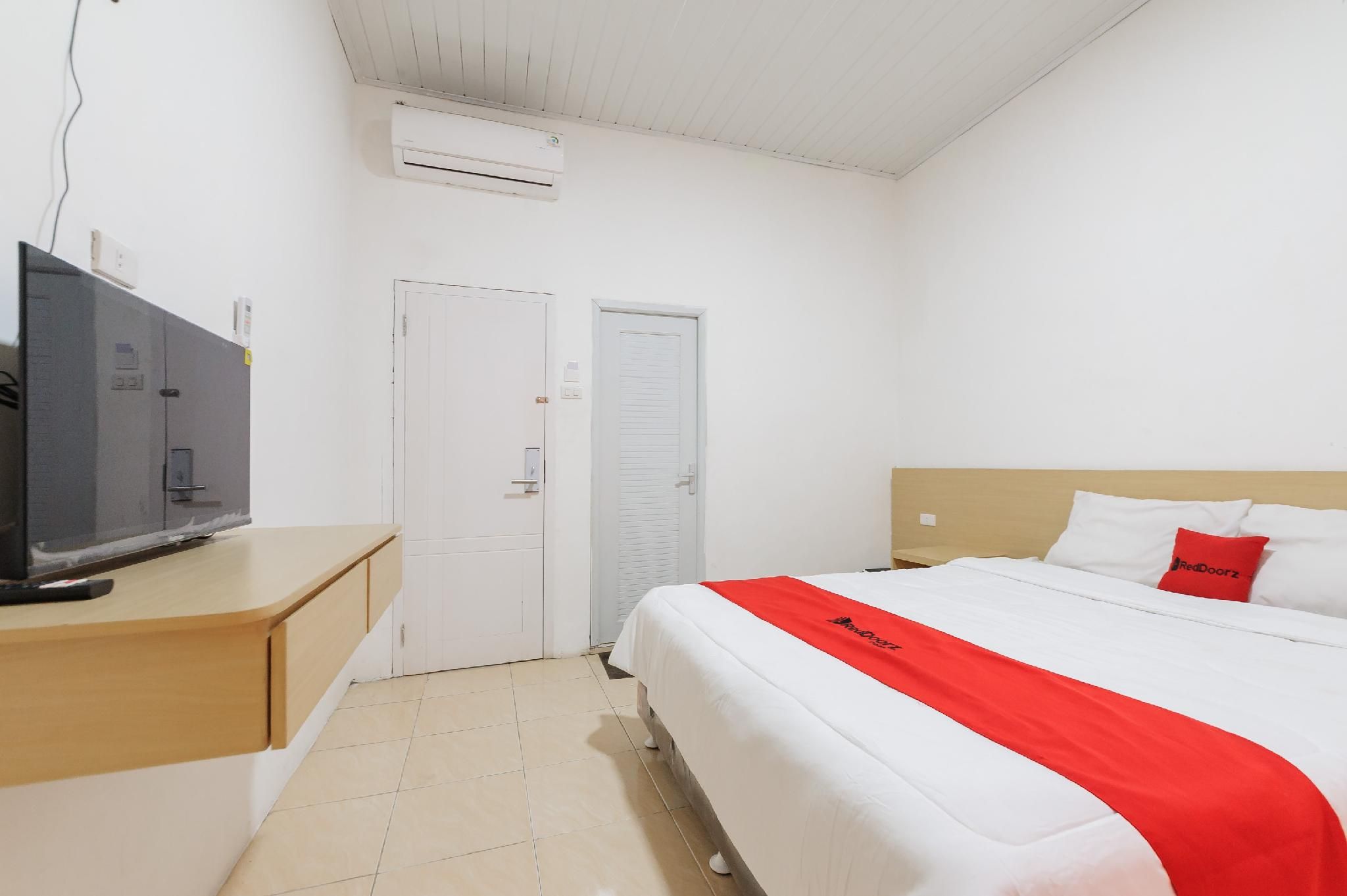 RedDoorz Room