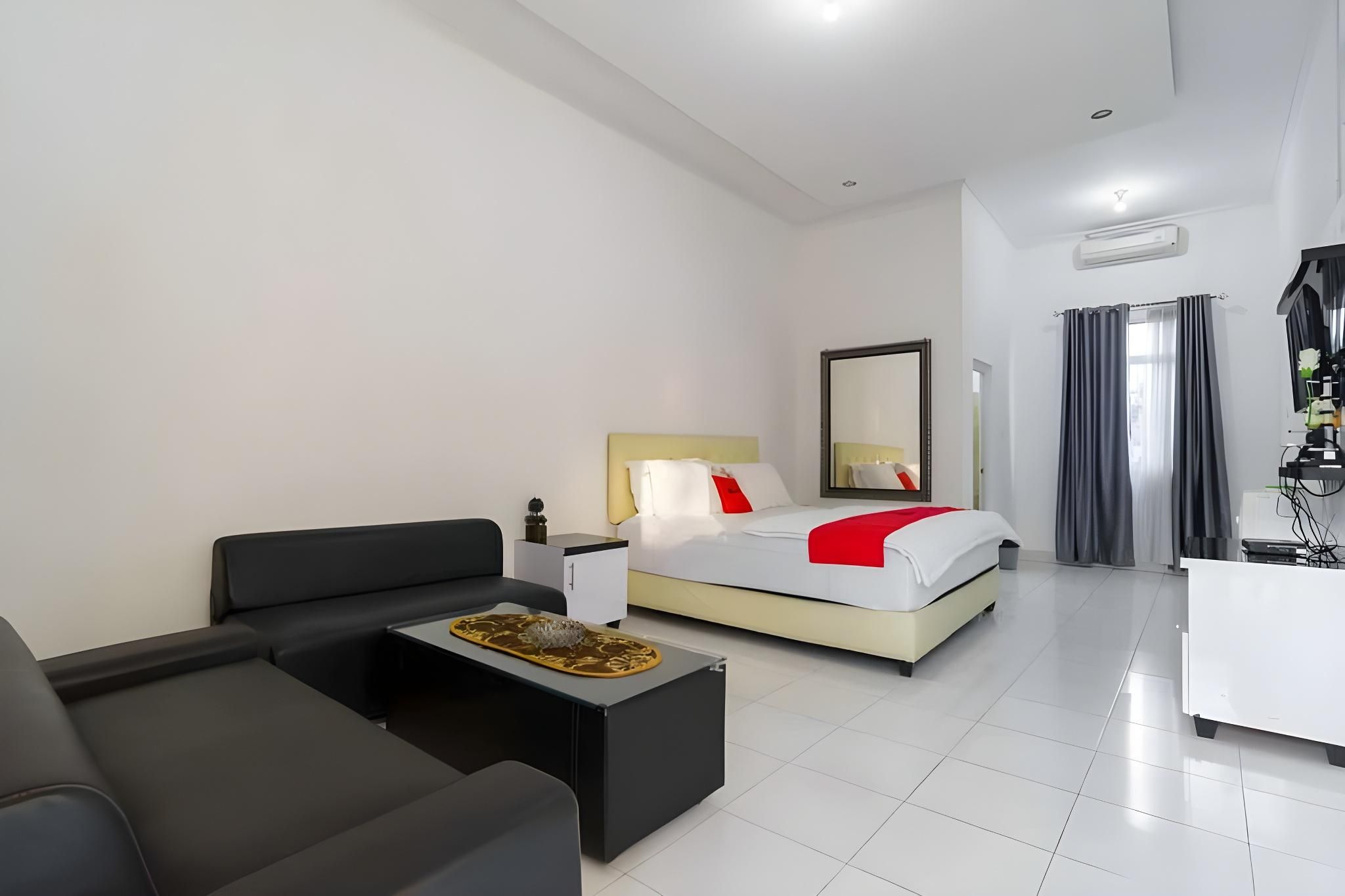 RedDoorz Plus @ Puncak Mas Cottage Lampung Deluxe Room