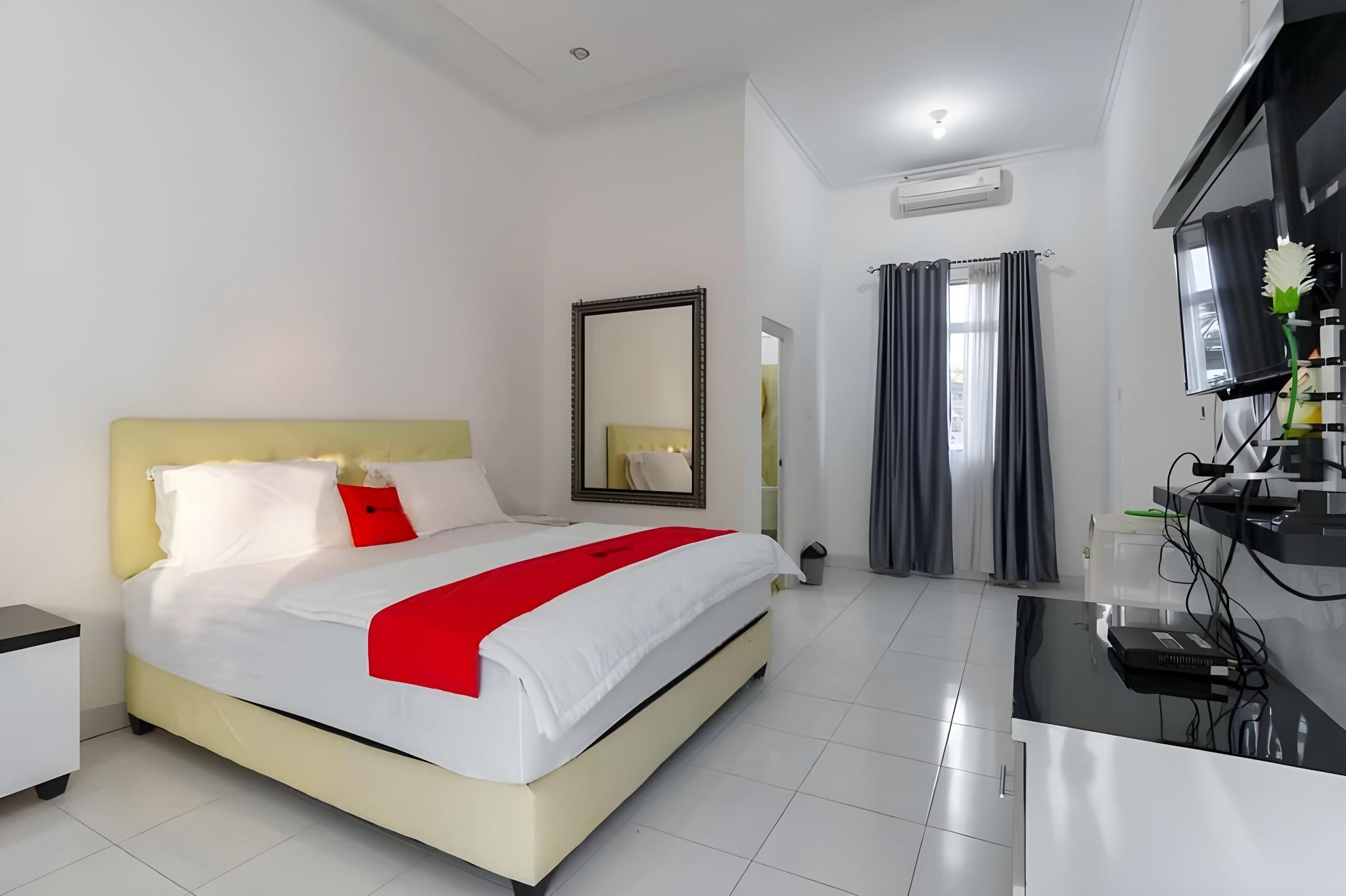 RedDoorz Plus @ Puncak Mas Cottage Lampung Deluxe Room 3