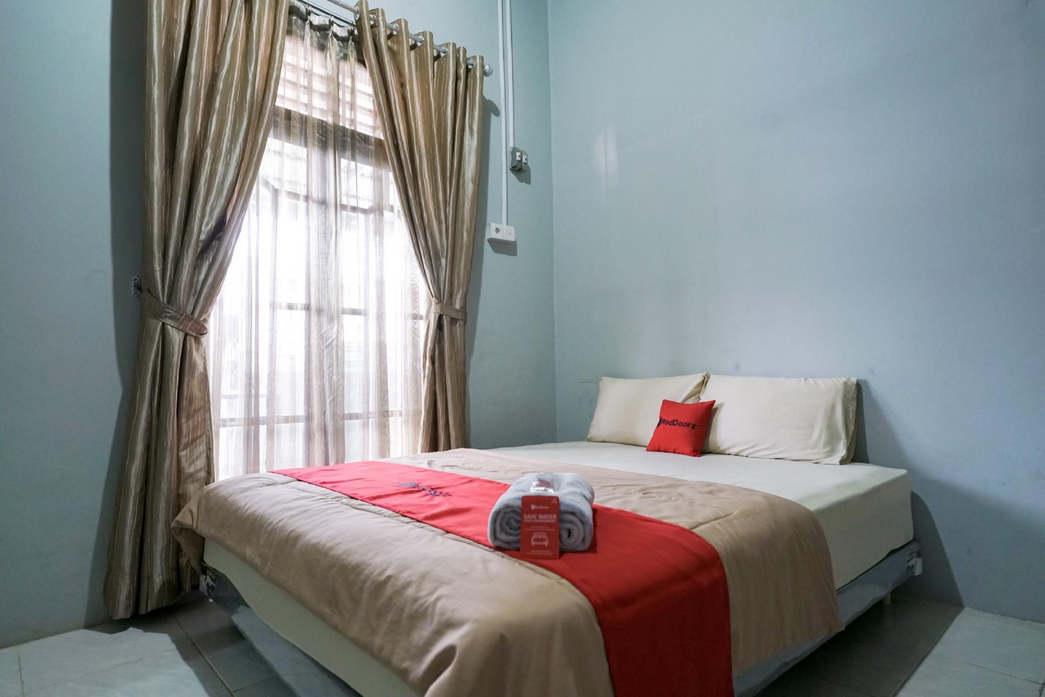 RedDoorz Room