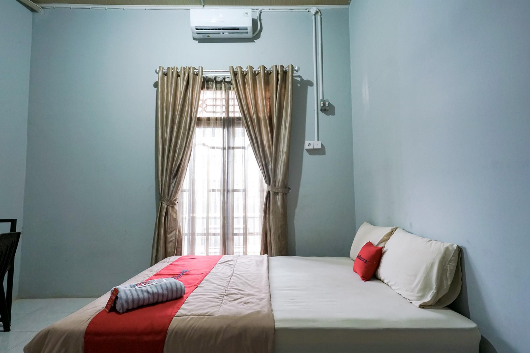 RedDoorz Room