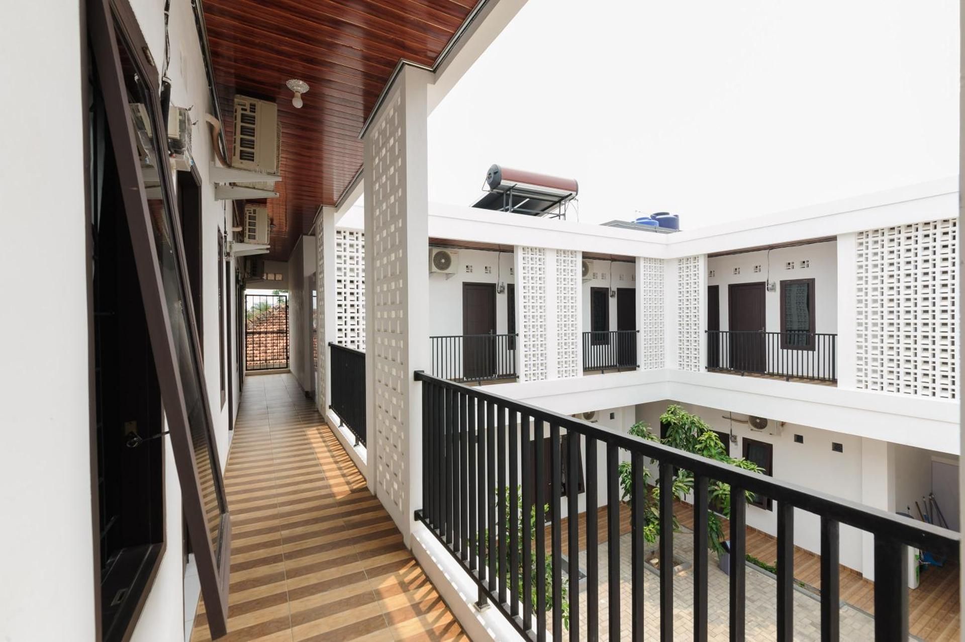 RedDoorz Plus Syariah near Mall Boemi Kedaton Lampung