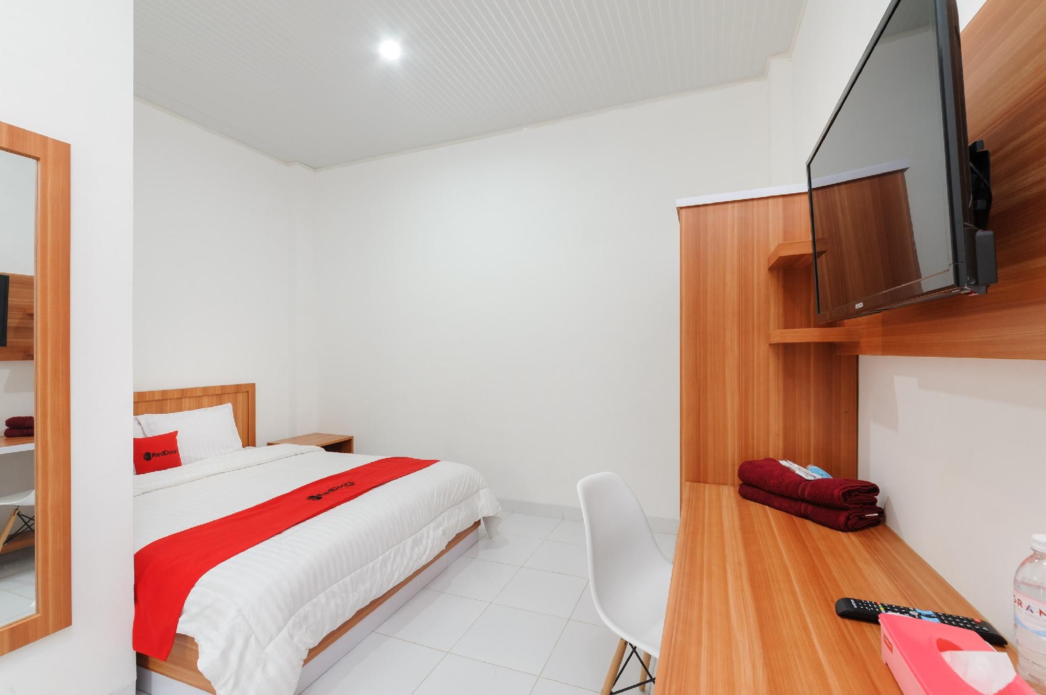 RedDoorz Plus Syariah near Mall Boemi Kedaton Lampung RedDoorz Room