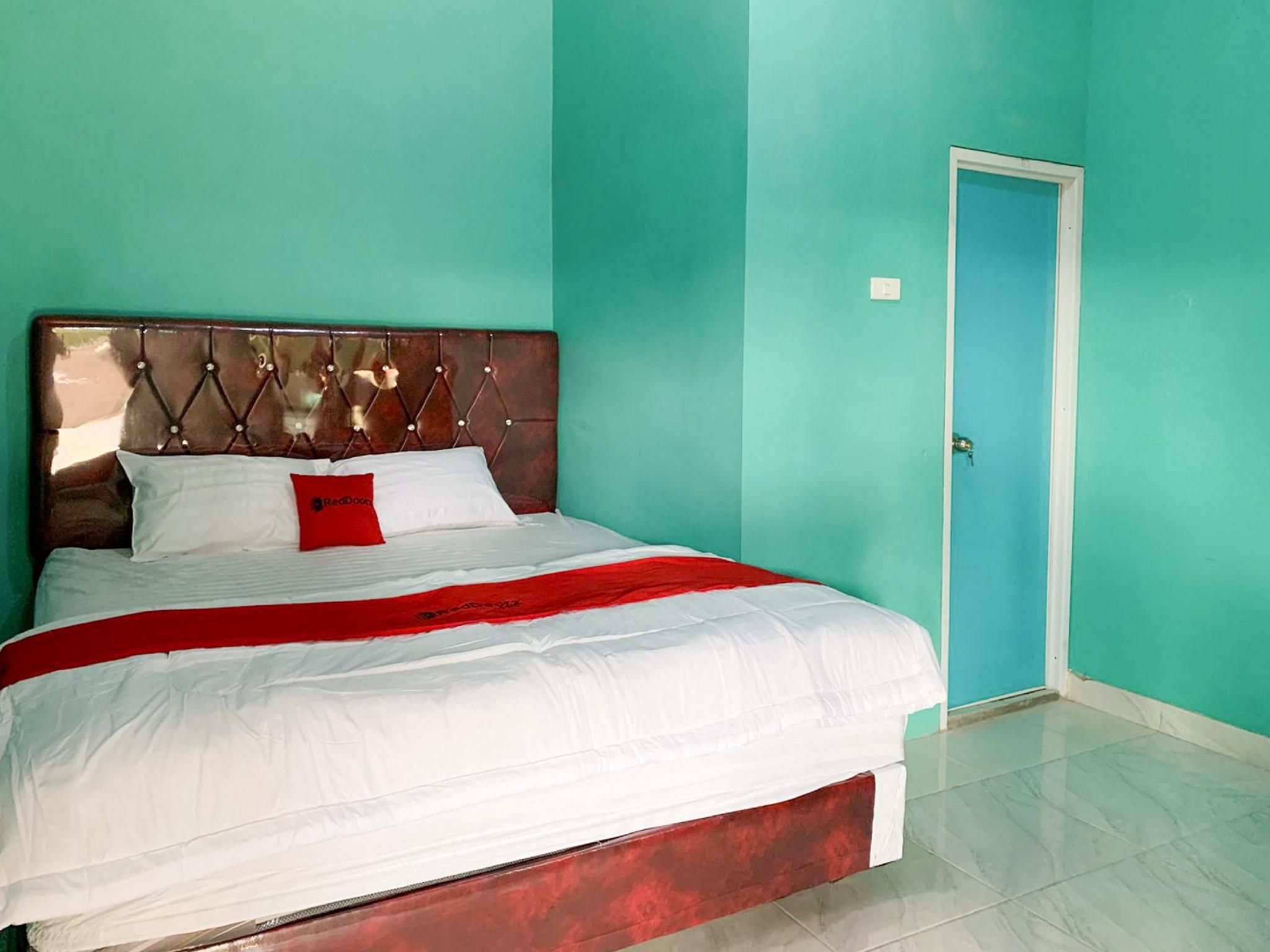 RedDoorz Room