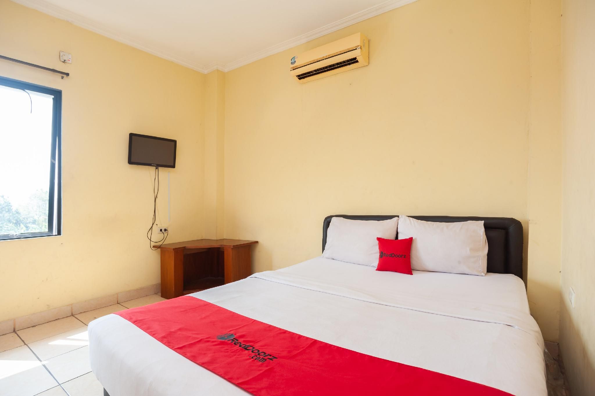 RedDoorz Room