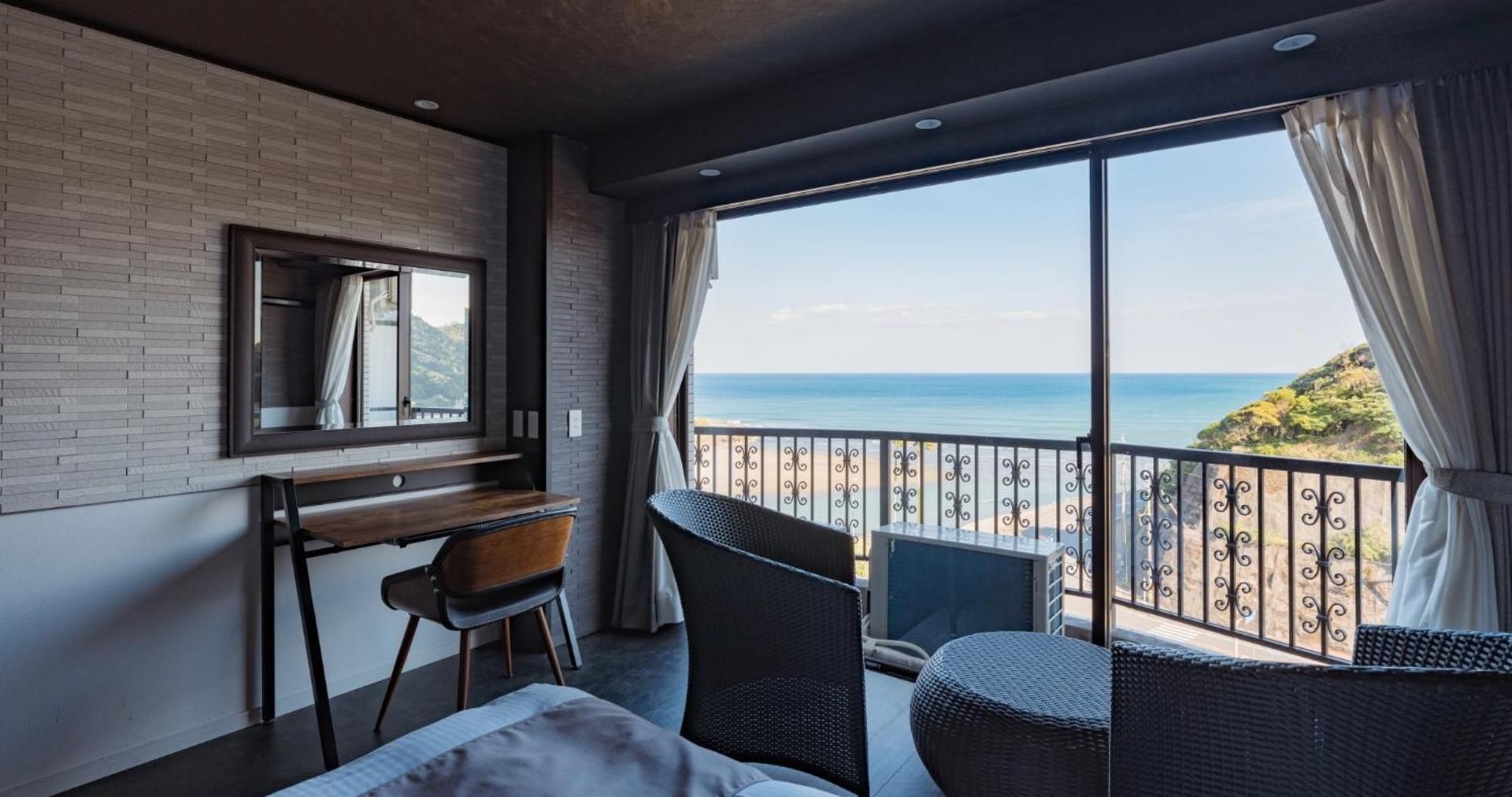 Deluxe Twin Room with Sea View