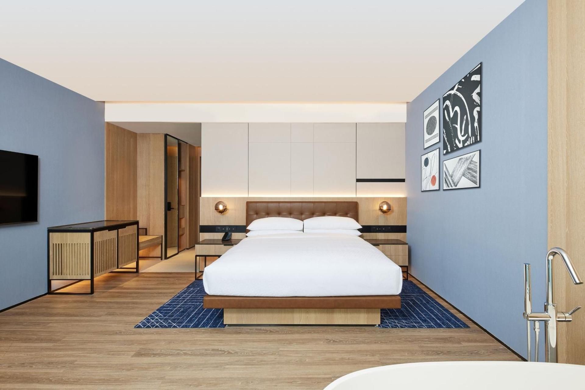 Select King Room