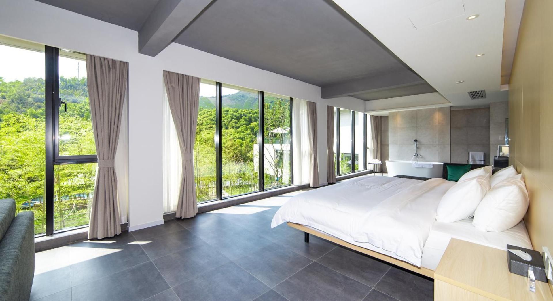 Suite with Mountain View