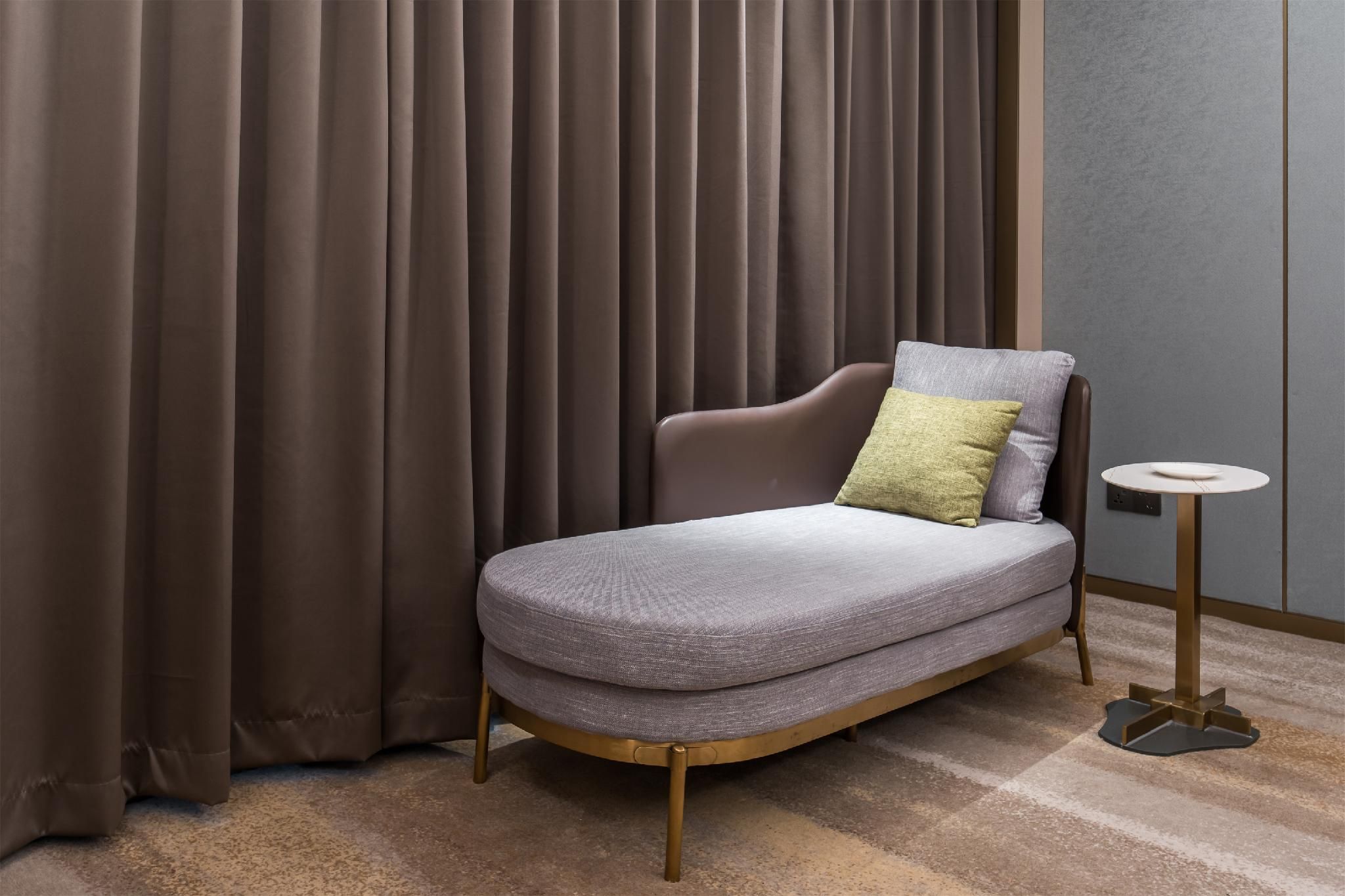 Rezen - Deluxe Business 1 Bed Room