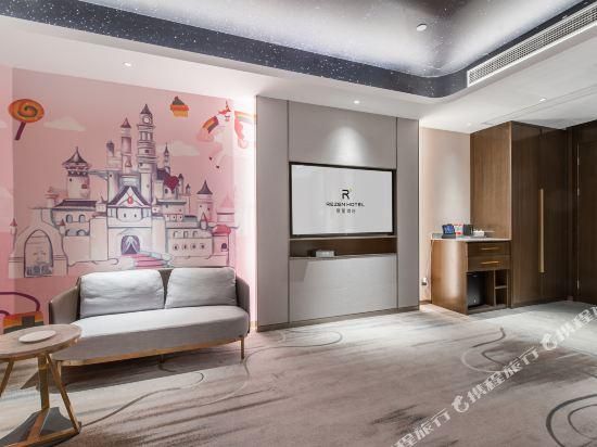 Rezen - Parent Child Room
