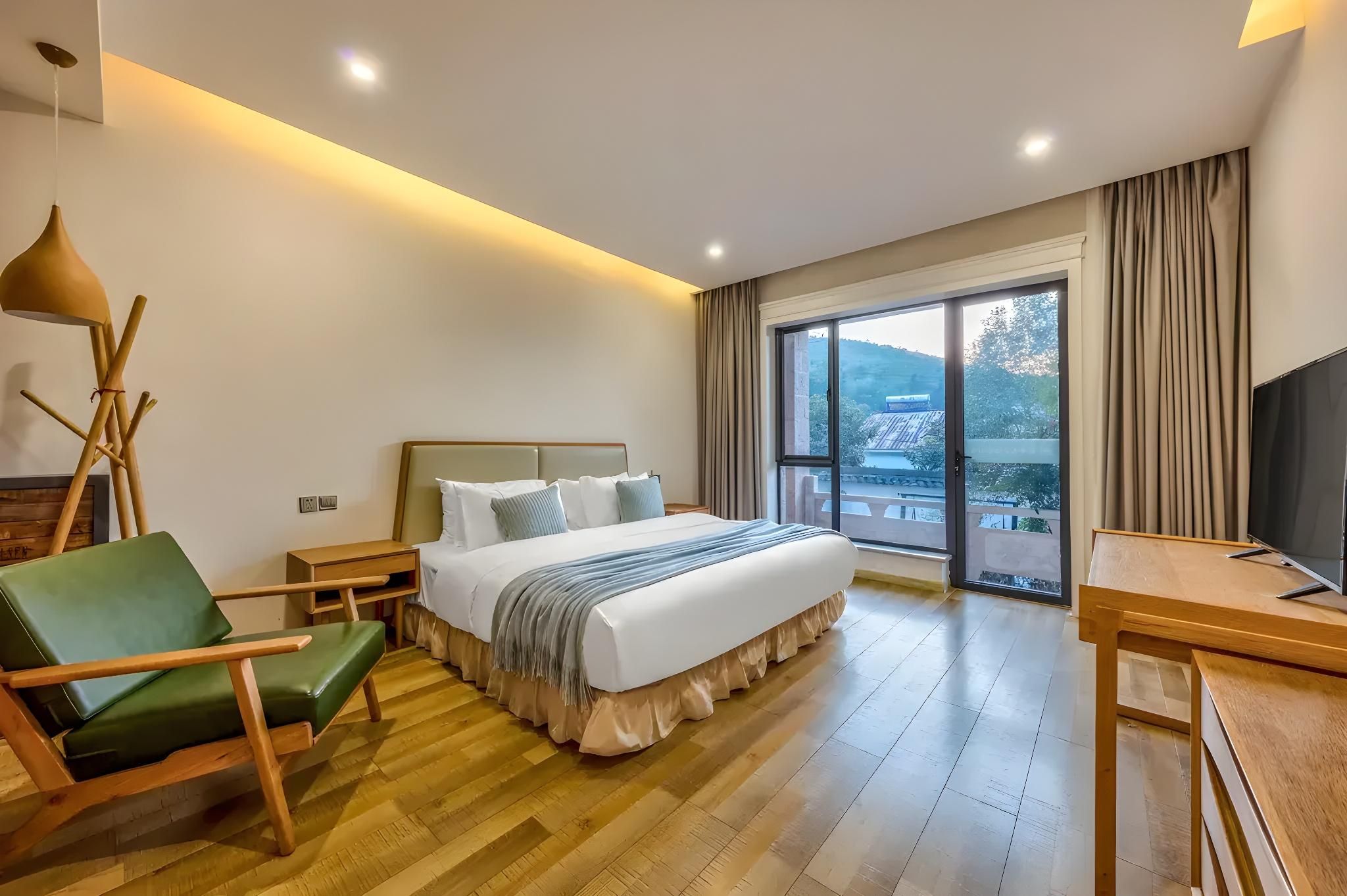 Mountain View King Room