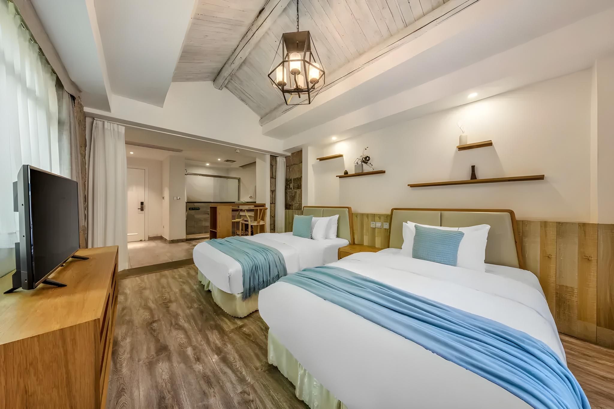 Twin Room with Shower