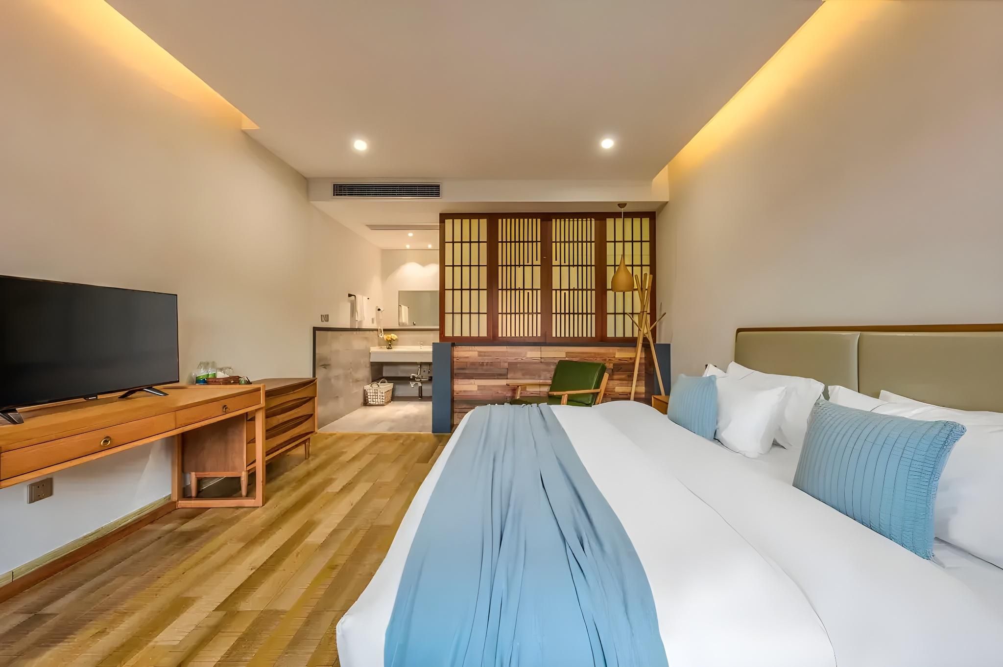 Mountain View King Room
